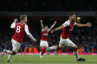 Arsenal's French striker Olivier Giroud (C) celebrates scoring Arsenal's fourth goal during the English Premier League football match between Arsenal and Leicester City at the Emirates Stadium in London on August 11, 2017. / AFP PHOTO / Ian KINGTON / REST