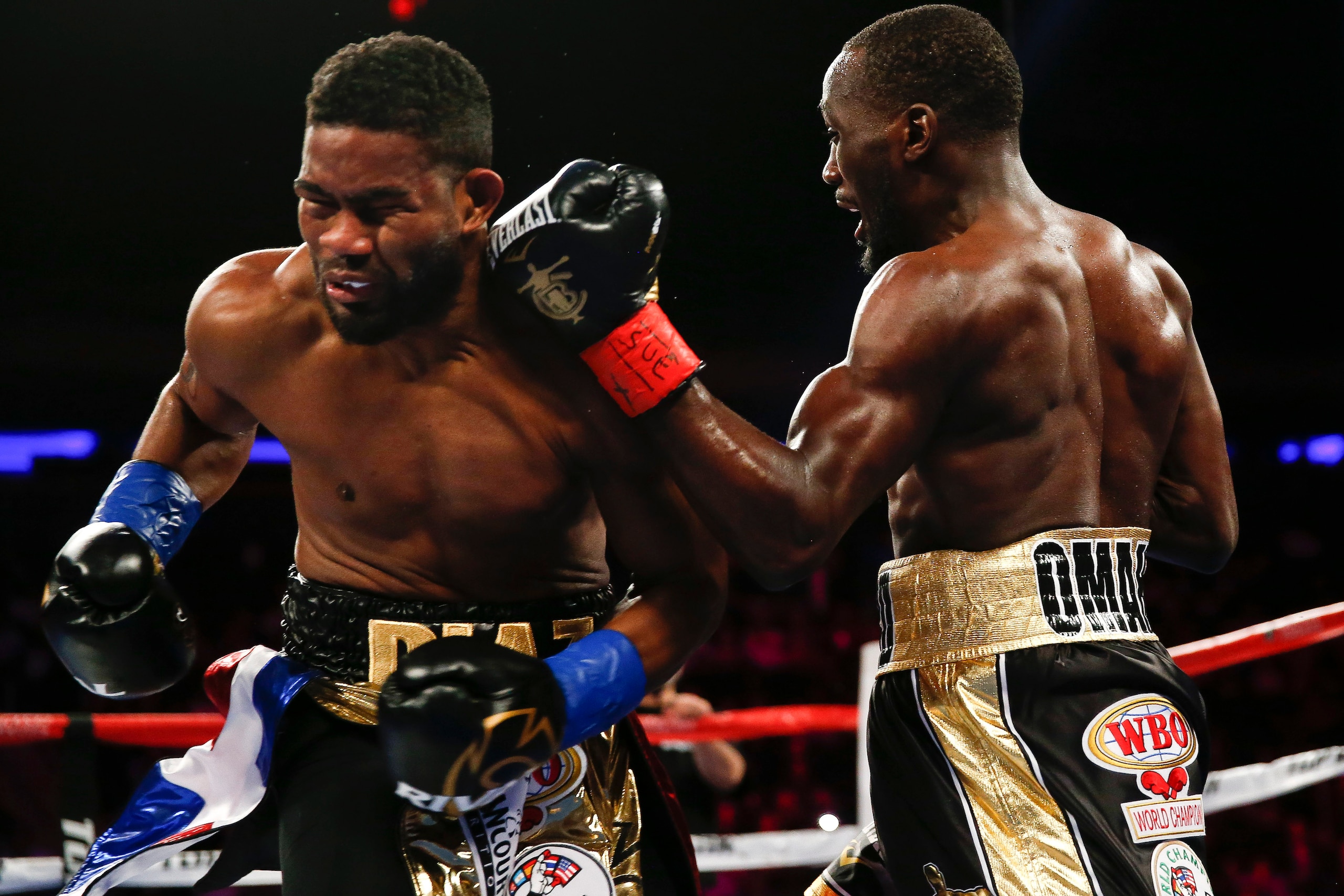 NEW YORK, NY - MAY 20:  Terence Crawford (R) connects with Felix Diaz during their WBO/WBC junior welterweight title bout at Madison Square Garden on May 20, 2017 in New York City. (Photo by Jeff Zelevansky/Getty Images)
