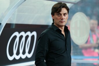 SHENZHEN, CHINA - JULY 22:  Vincenzo Montella coach of AC Milan looks on during the 2017 International Champions Cup China match between FC Bayern and AC Milan at Universiade Sports Centre Stadium on July 22, 2017 in Shenzhen, China.  (Photo by Lintao Zha