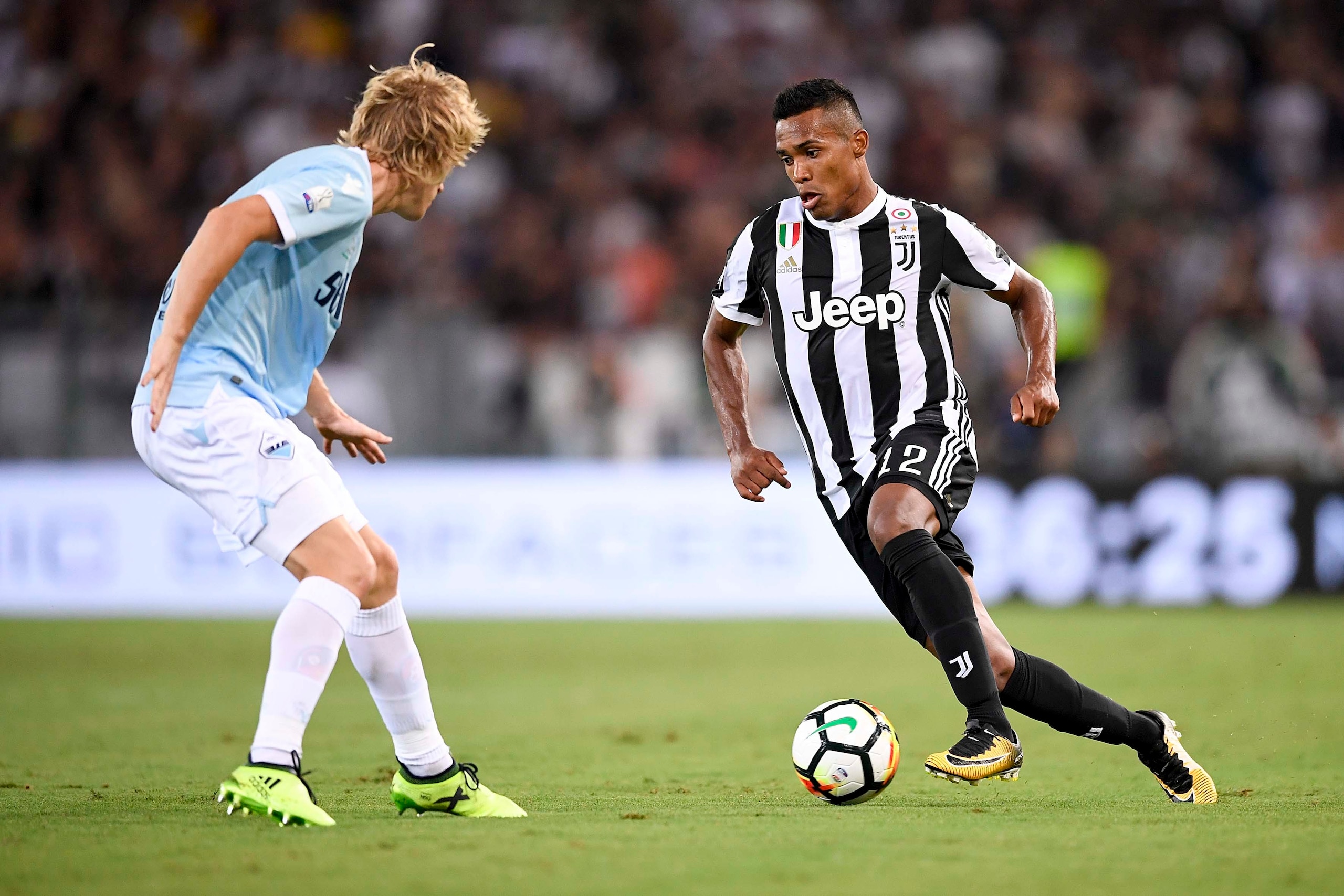 ROME, ITALY - AUGUST 13: Alex Sandro during the Italian Supercup match between Juventus and SS Lazio at Stadio Olimpico on August 13, 2017 in Rome, Italy.  (Photo by Daniele Badolato - Juventus FC/Getty Images)