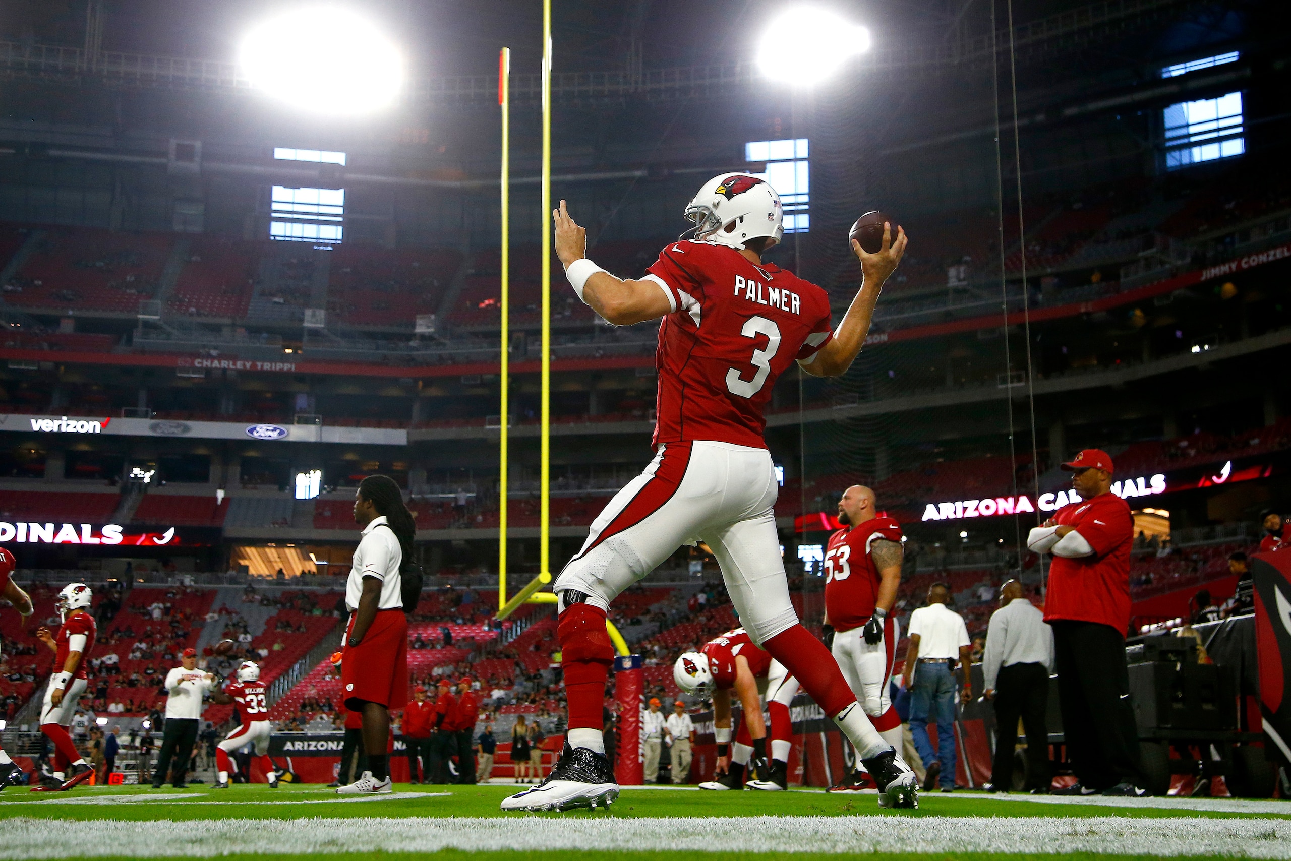Carson Palmer warms up before playing the Raiders.