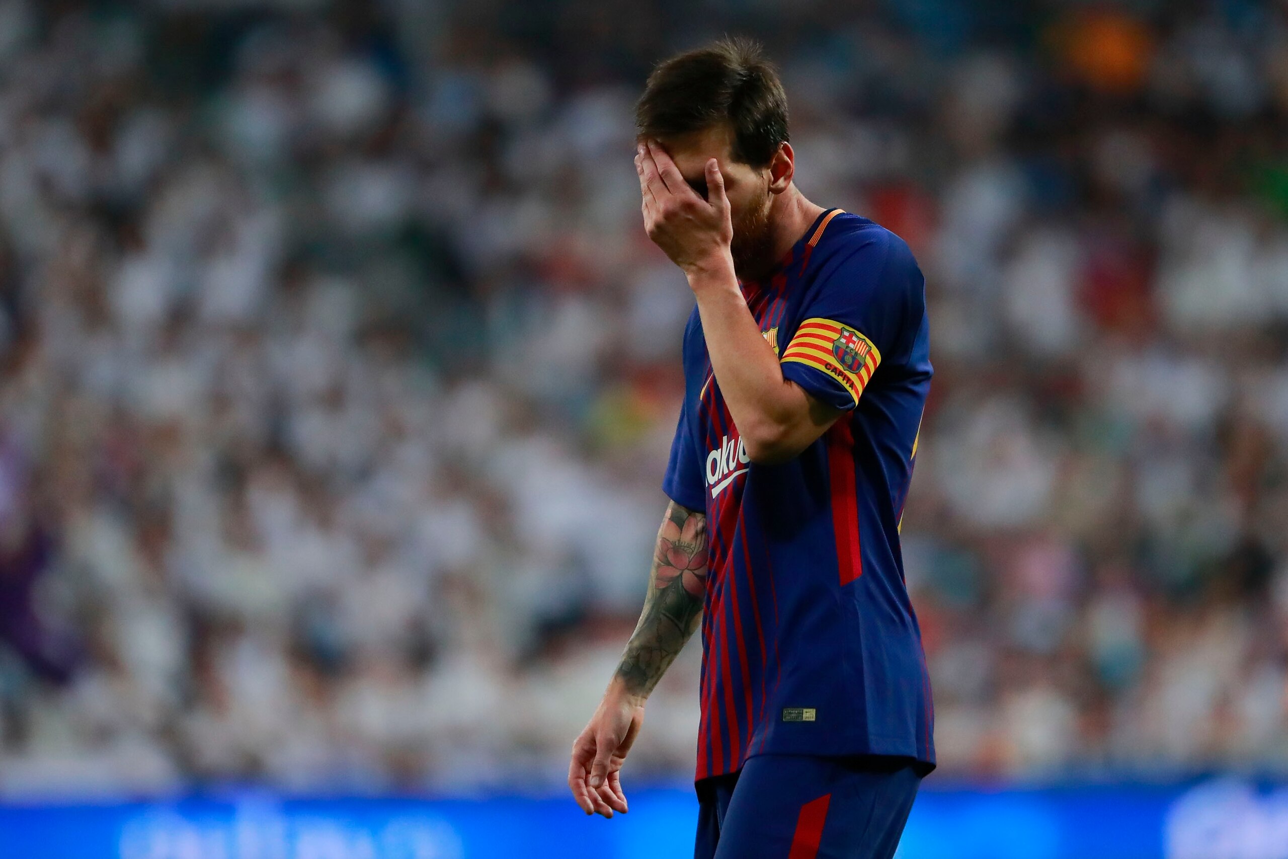 MADRID, SPAIN - AUGUST 16:  Lionel Messi of FC Barcelona reacts during the Supercopa de Espana Final 2nd Leg match between Real Madrid and FC Barcelona at Estadio Santiago Bernabeu on August 16, 2017 in Madrid, Spain.  (Photo by Gonzalo Arroyo Moreno/Gett