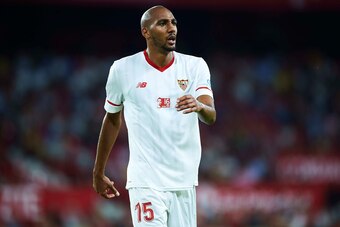 SEVILLE, SPAIN - AUGUST 10:  Steven N'Zonzi of Sevilla FC looks on during a Pre Season Friendly match between Sevilla FC and AS Roma at Estadio Ramon Sanchez Pizjuan on August 10, 2017 in Seville, Spain.  (Photo by Aitor Alcalde/Getty Images)