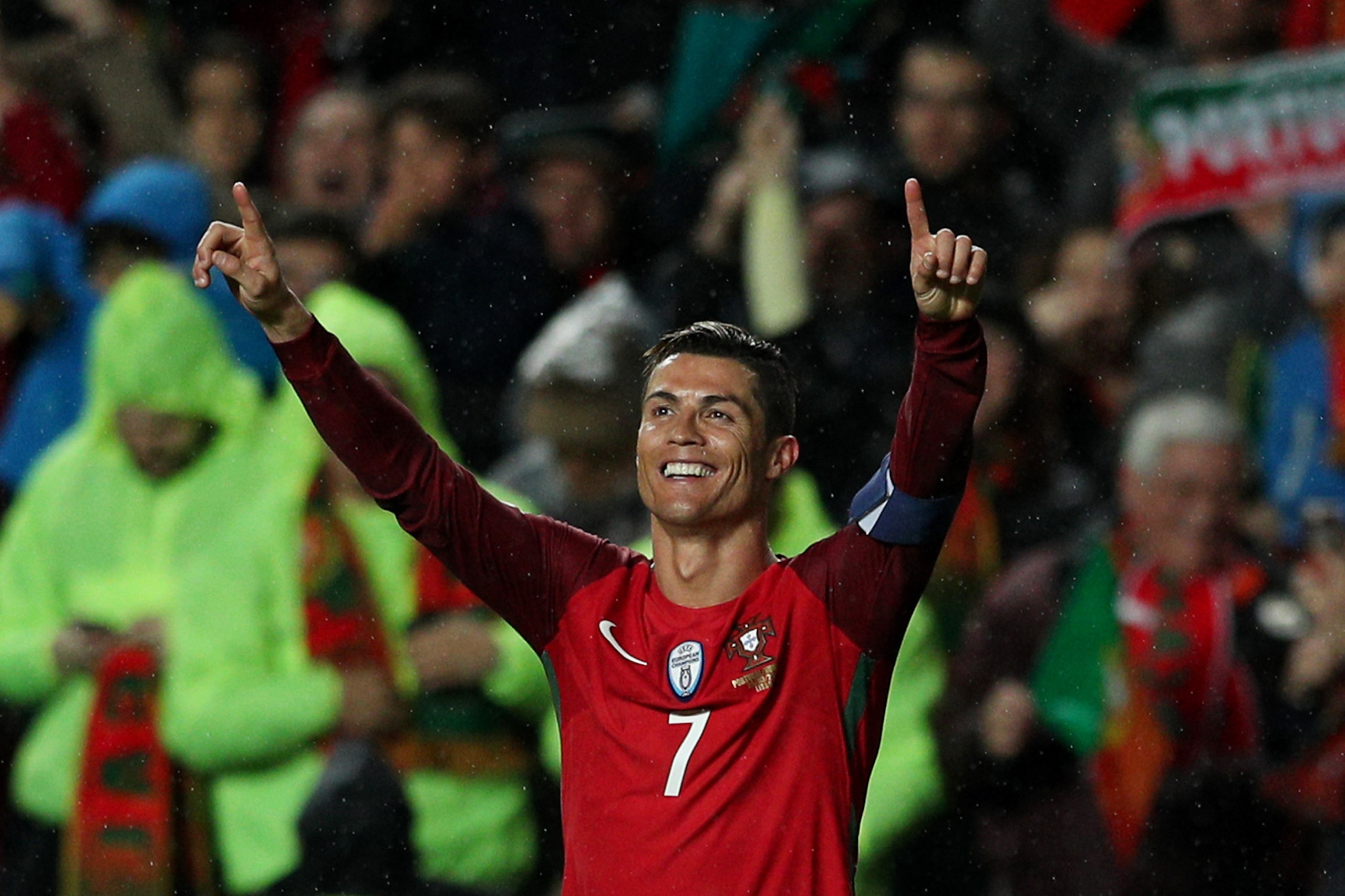 LISBON, PORTUGAL - MARCH 25: Portugal's forward Cristiano Ronaldo celebrates scoring Portugal's third goal during the match between Portugal and Hungary for  FIFA 2018 World Cup Qualifier at Estadio da Luz on March 25, 2017 in Lisbon, Portugal.  (Photo by