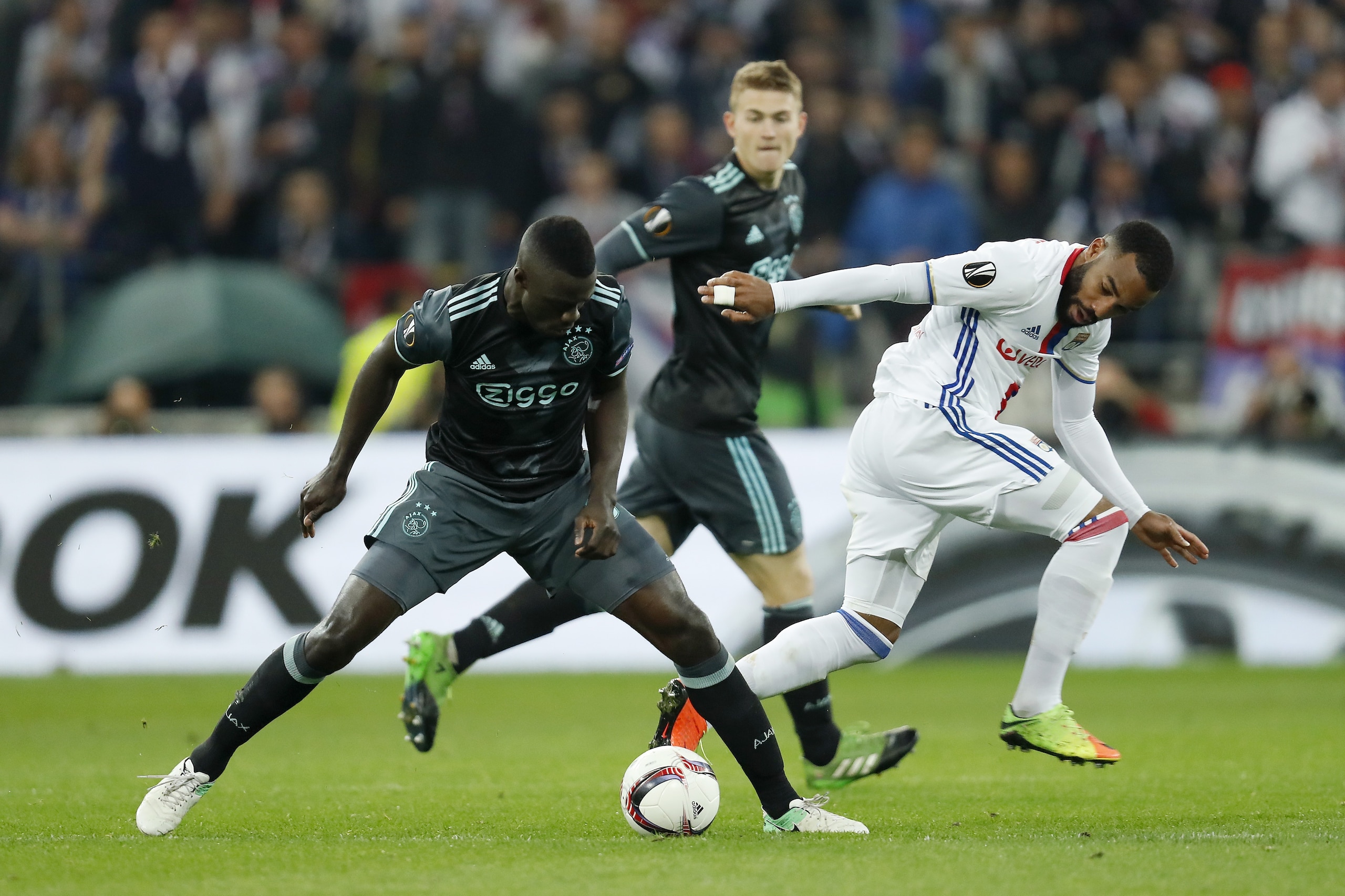 (L-R) Davinson Sanchez of Ajax, Matthijs de Ligt of Ajax, Alexandre Lacazette of Olympique Lyonnaisduring the UEFA Europa League semi final match between Olympique Lyonnais and Ajax Amsterdam at Stade de Lyon, on May 11, 2017 in Lyon, The Netherlands(Phot