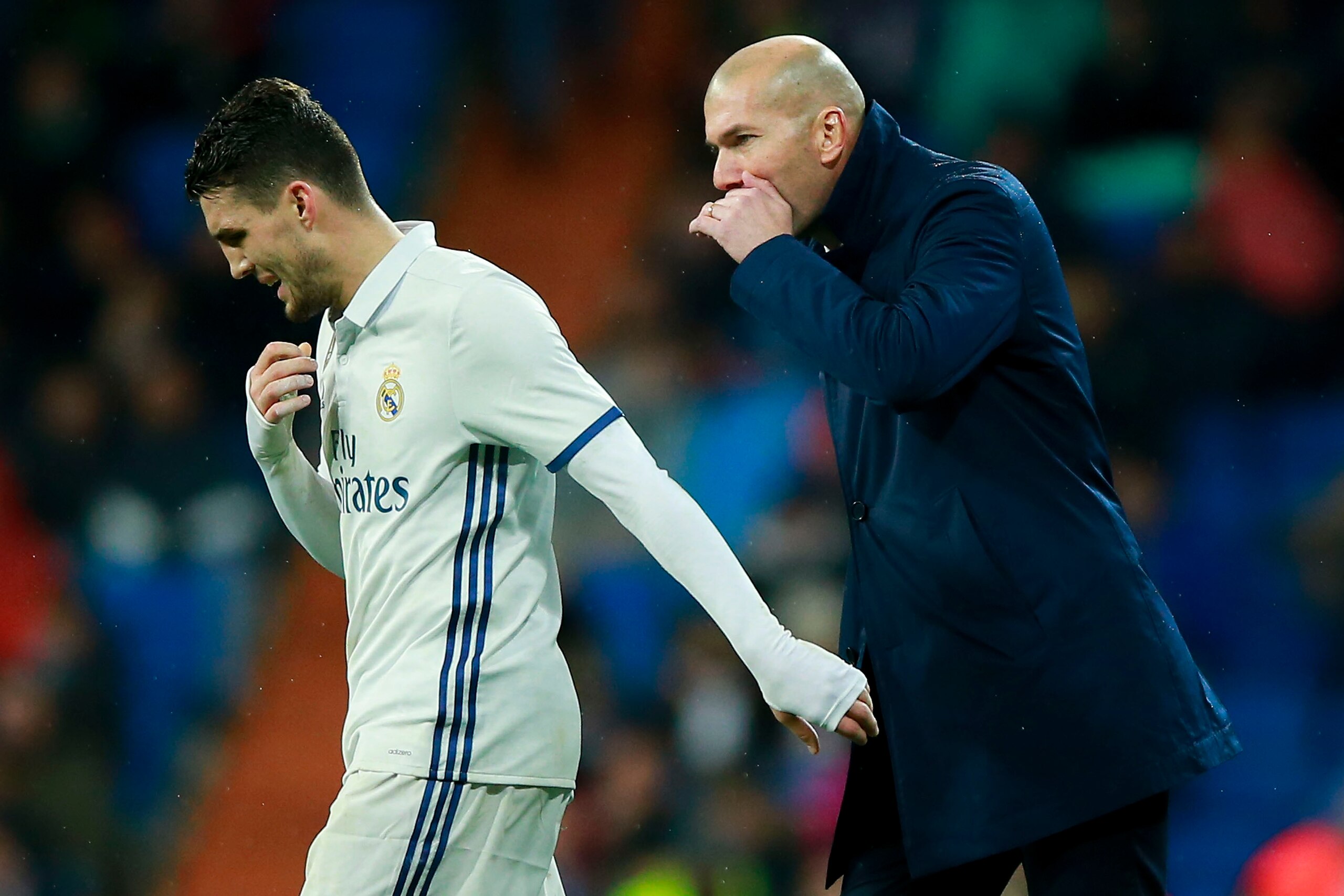 MADRID, SPAIN - JANUARY 29:  Head coach Zinedine Zidane (L)  of Real Madrid CF gives instructions to his player Mateo Kovacic (L) during the La Liga match between Real Madrid CF and Real Sociedad de Futbol at Estadio Santiago Bernabeu on January 29, 2017 