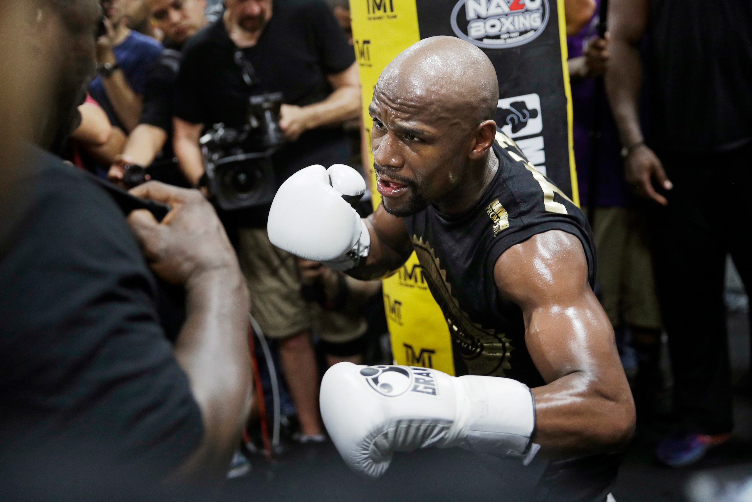Mayweather's experience and quality in the ring has influenced the betting lines.