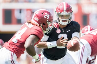 TUSCALOOSA, AL - APRIL 22: Quarterback Jalen Hurts #2 of the Alabama Crimson Tide looks to hand the ball off to running back Brian Robinson Jr. #24 of the Alabama Crimson Tide at Bryant-Denny Stadium on April 22, 2017 in Tuscaloosa, Alabama. (Photo by Mic