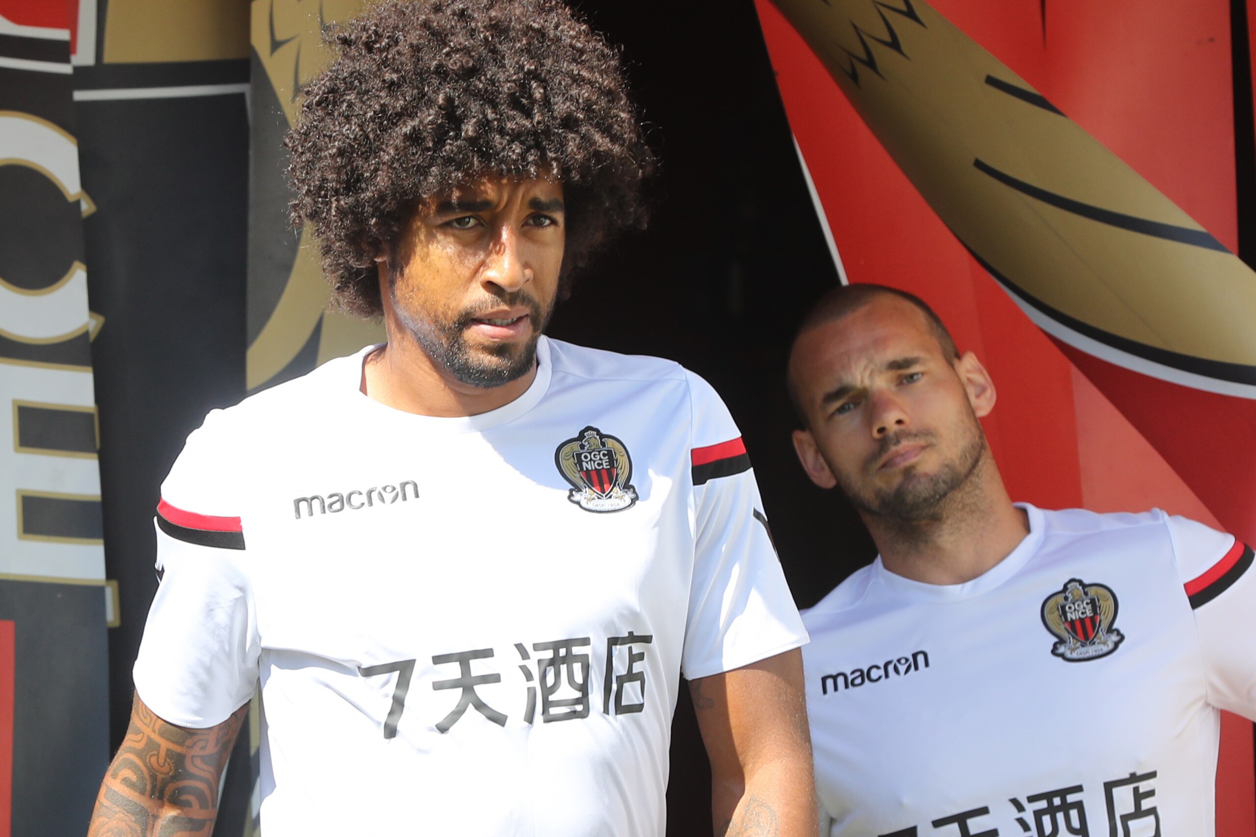Nice's Brazilian defender Dante (L) and Nice's Dutch midfielder Wesley Sneijder (R) arrive to attend a training session on the eve of the UEFA Champions League football match between Nice and Naples on August 21, 2017 at the Allianz Riviera stadium in Nic