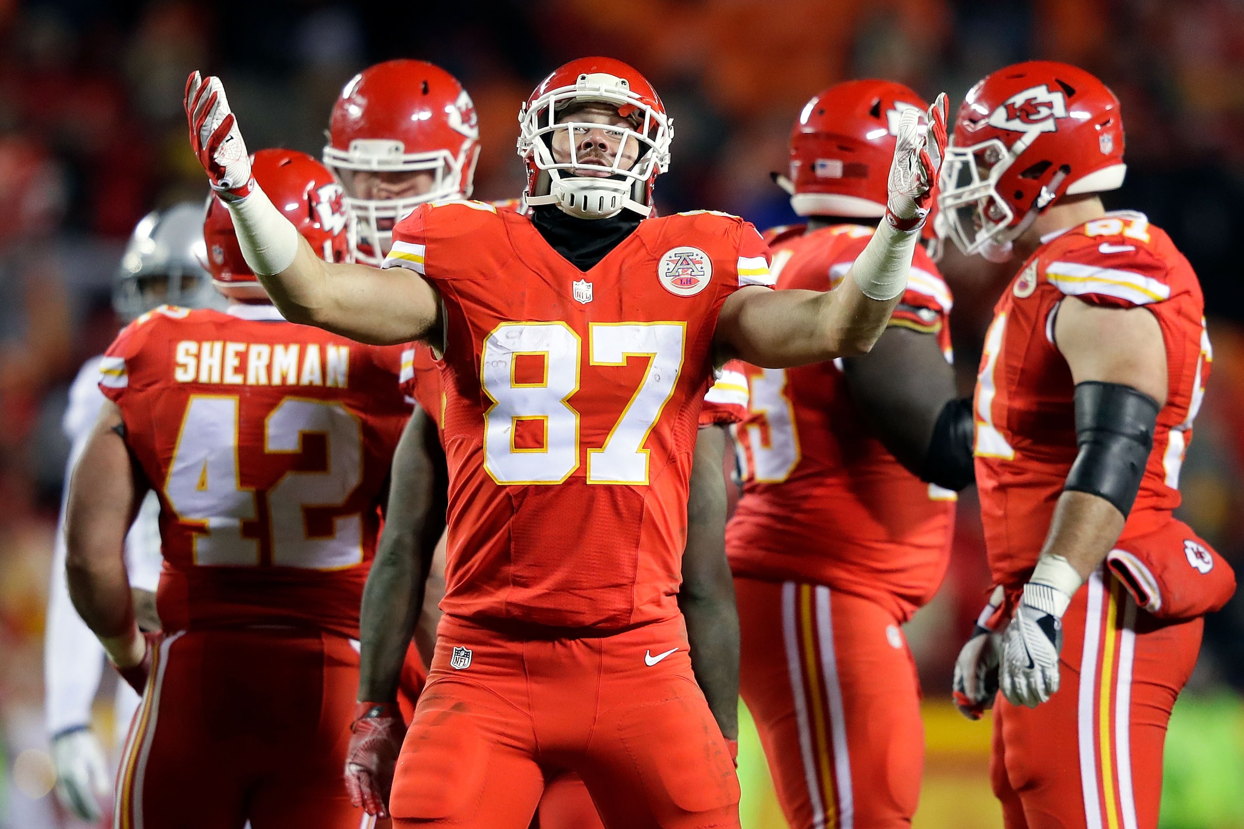 KANSAS CITY, MO - DECEMBER 08:  Tight end Travis Kelce #87 of the Kansas City Chiefs celebrates after the Chiefs gained a crucial first down during the fourth quarter of the game against the Oakland Raiders at Arrowhead Stadium on December 8, 2016 in Kans