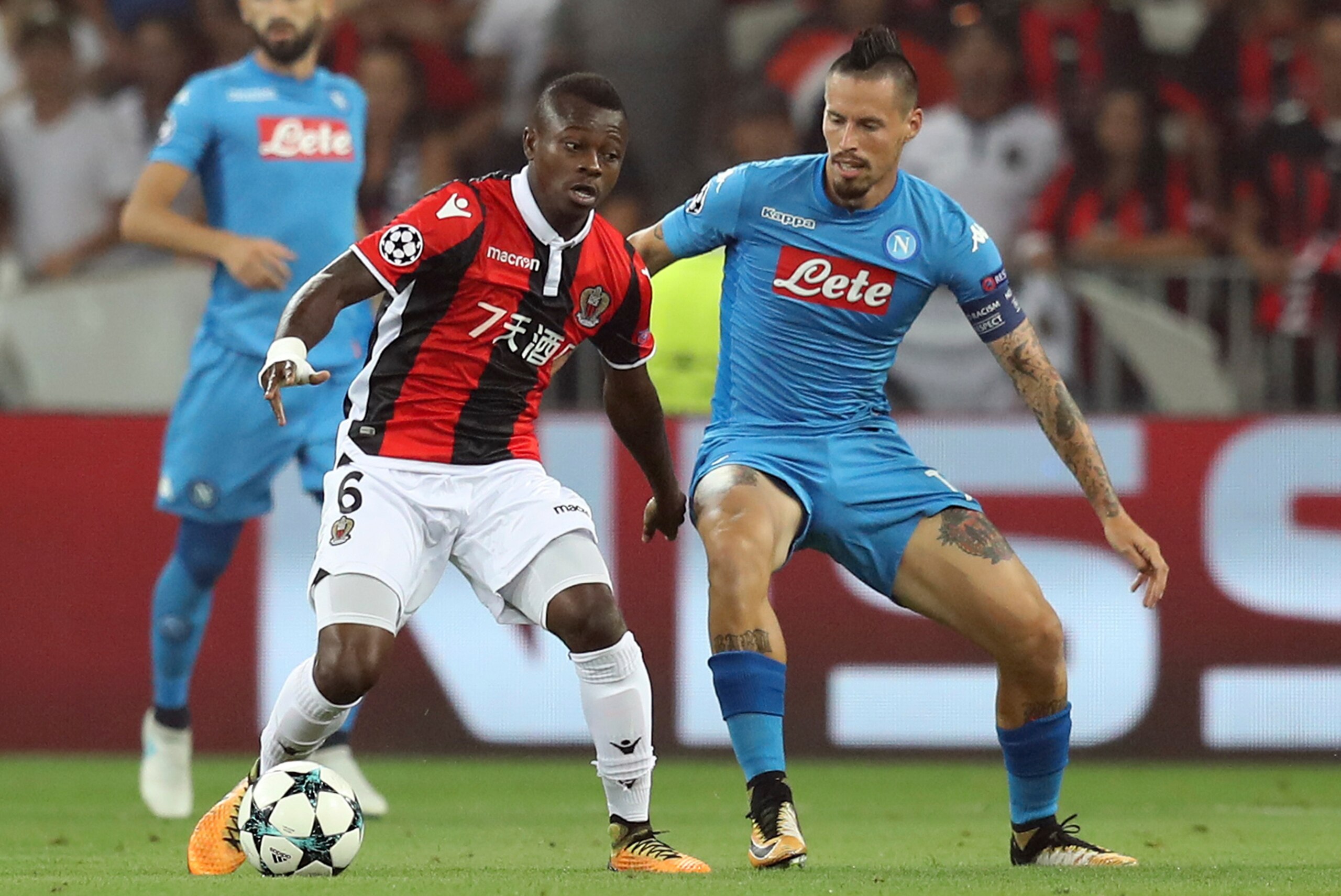 Nice's Ivorian midfielder Jean Seri (L) controls the ball during the UEFA Champions League play-off football match between Nice and Napoli on August 22, 2017 at the Allianz Riviera stadium in Nice, southeastern France.   / AFP PHOTO / VALERY HACHE        