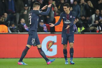 PARIS, FRANCE - FEBRUARY 14:  Julian Draxler of Paris Saint-Germain celebrates his goal with Angel Di Maria during the UEFA Champions League Round of 16 first leg match between Paris Saint-Germain and FC Barcelona at Parc des Princes on February 14, 2017 