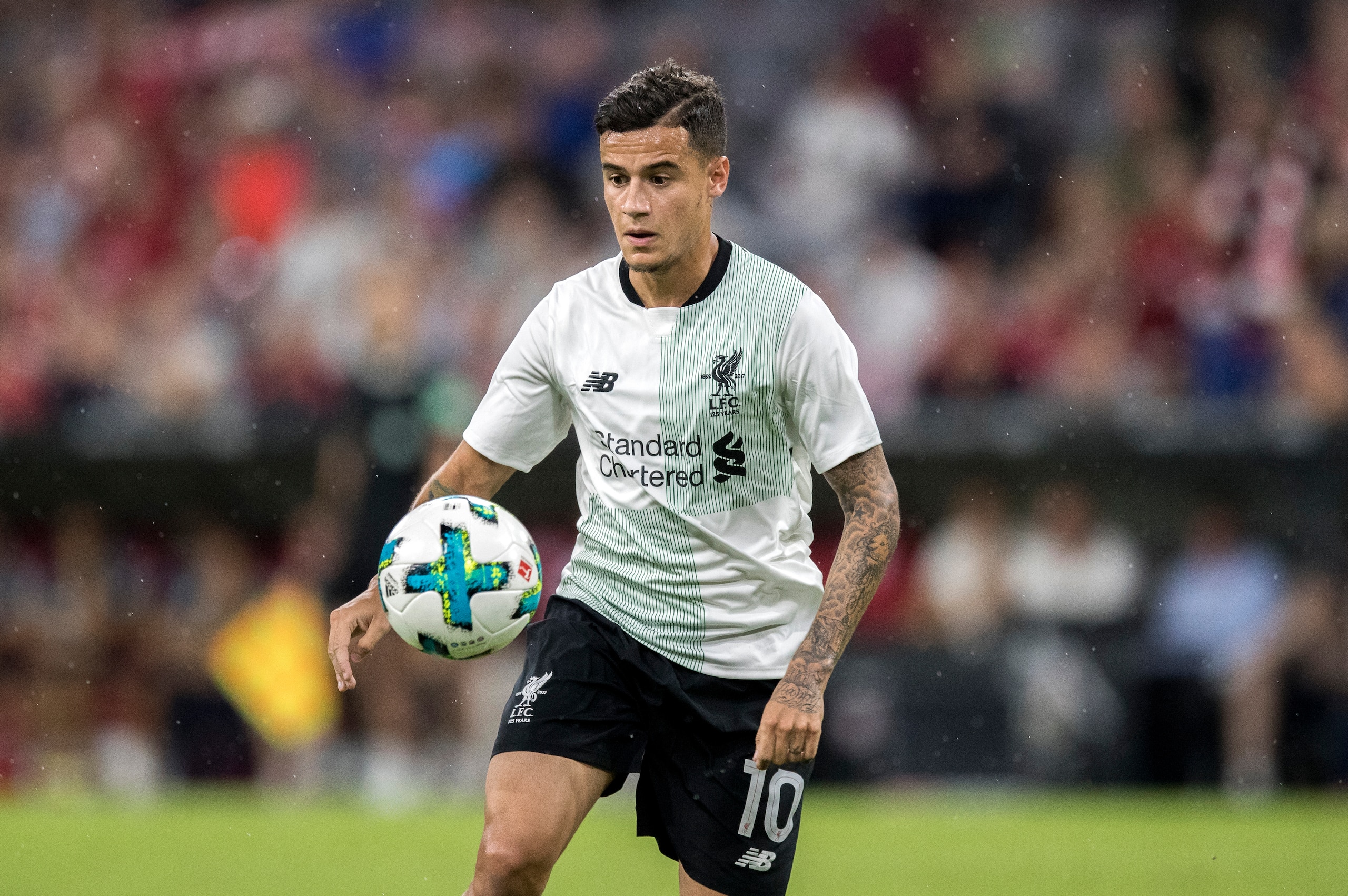 MUNICH, GERMANY - AUGUST 01:  Philippe Coutinho of Liverpool FC controls the ball during the Audi Cup 2017 match between Bayern Muenchen and Liverpool FC at Allianz Arena on August 1, 2017 in Munich, Germany.  (Photo by Boris Streubel/Getty Images)