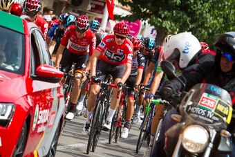 Sky's British cyclist Chris Froome (C) rides during the 7th stage of the 72nd edition of 'La Vuelta' Tour of Spain cycling race, a 207km route between Lliria to Cuenca on August 25, 2017. / AFP PHOTO / JAIME REINA        (Photo credit should read JAIME RE