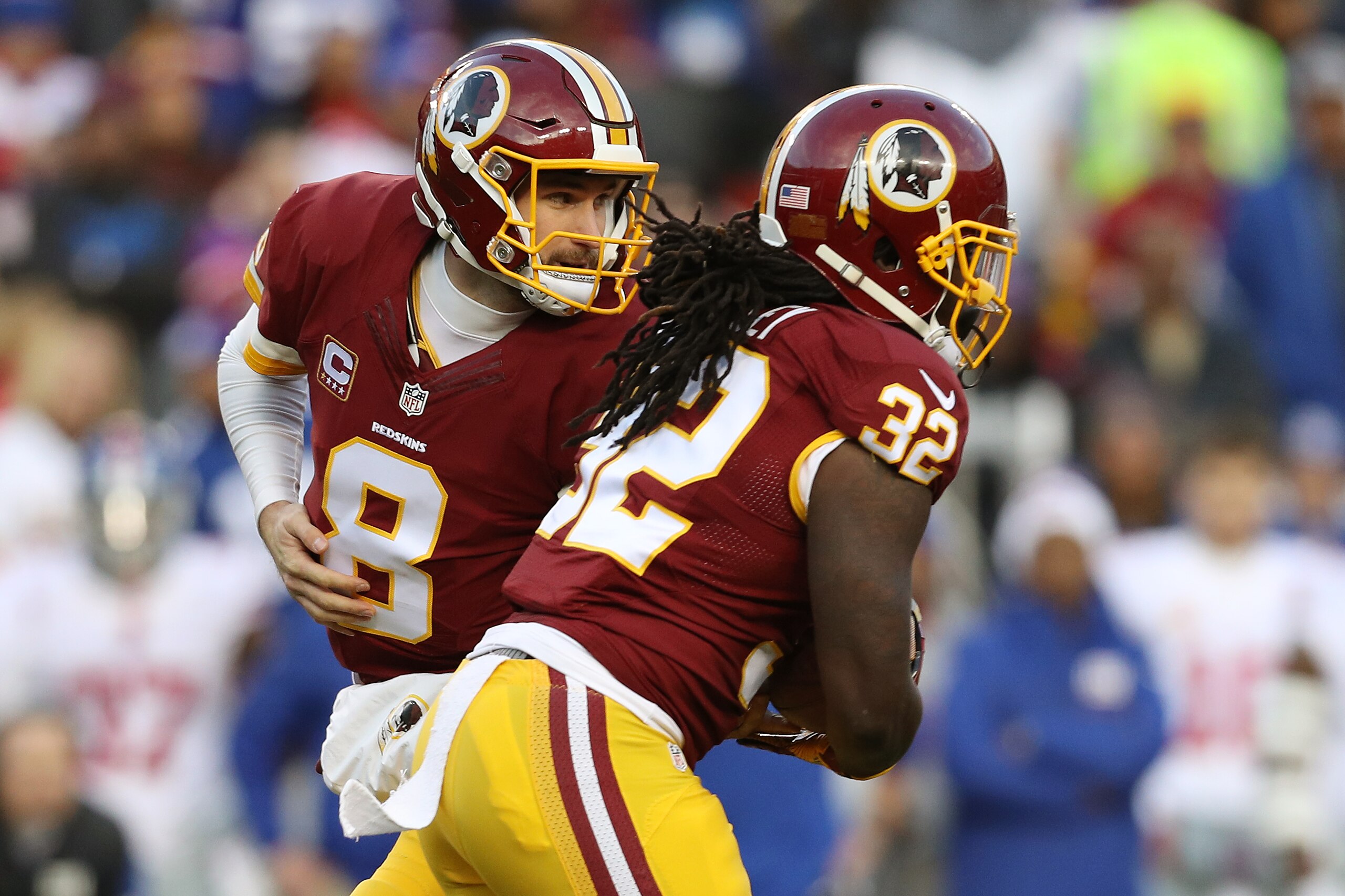 LANDOVER, MD - JANUARY 01: Quarterback Kirk Cousins #8 of the Washington Redskins hands the ball off to teammate running back Rob Kelley #32 in the first quarter at FedExField on January 1, 2017 in Landover, Maryland. (Photo by Patrick Smith/Getty Images)