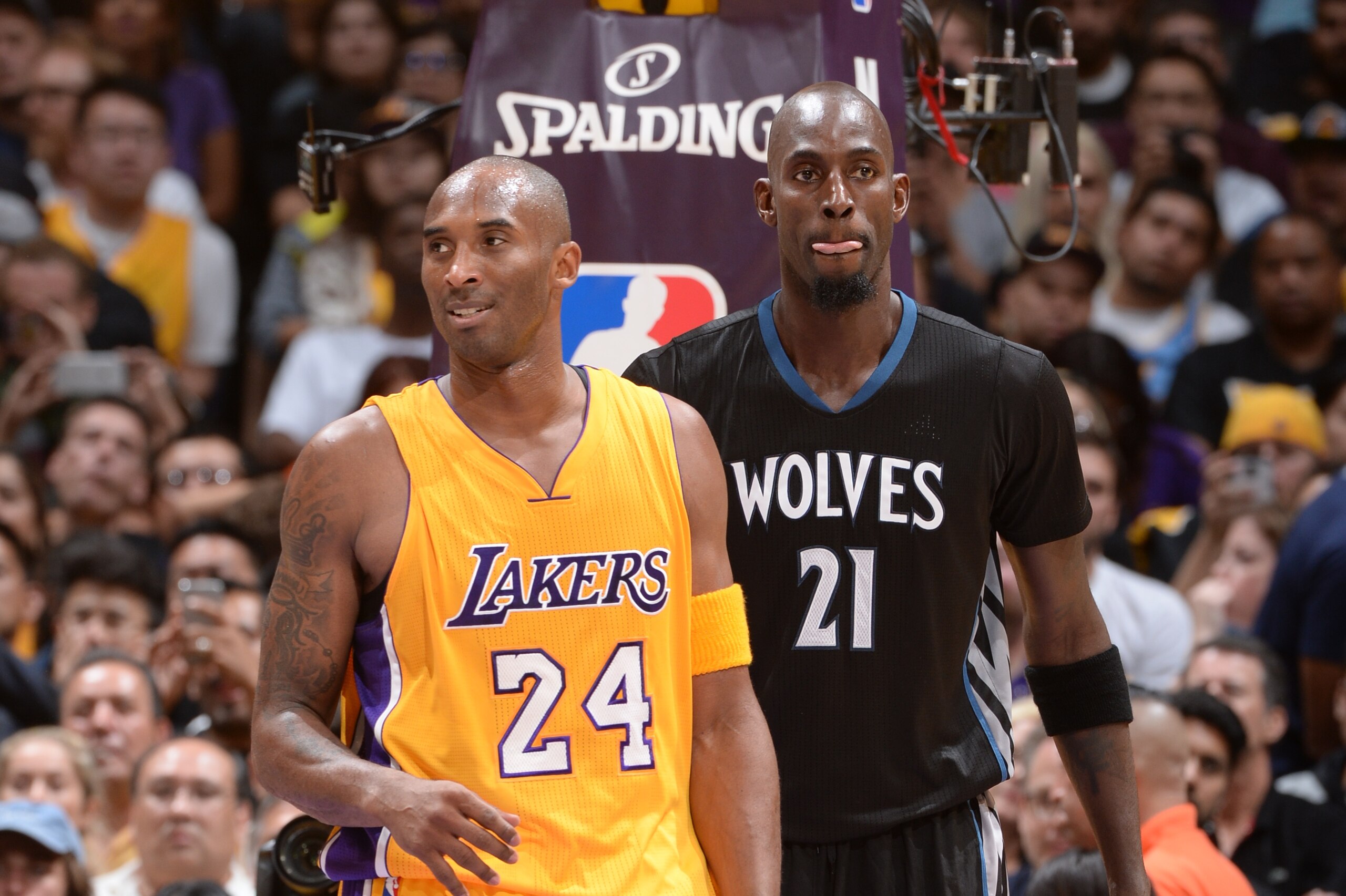 LOS ANGELES, CA - OCTOBER 28:  Kobe Bryant #24 of the Los Angeles Lakers and Kevin Garnett #21 of the Minnesota Timberwolves stand on the court on October 28, 2015 at STAPLES Center in Los Angeles, California. NOTE TO USER: User expressly acknowledges and