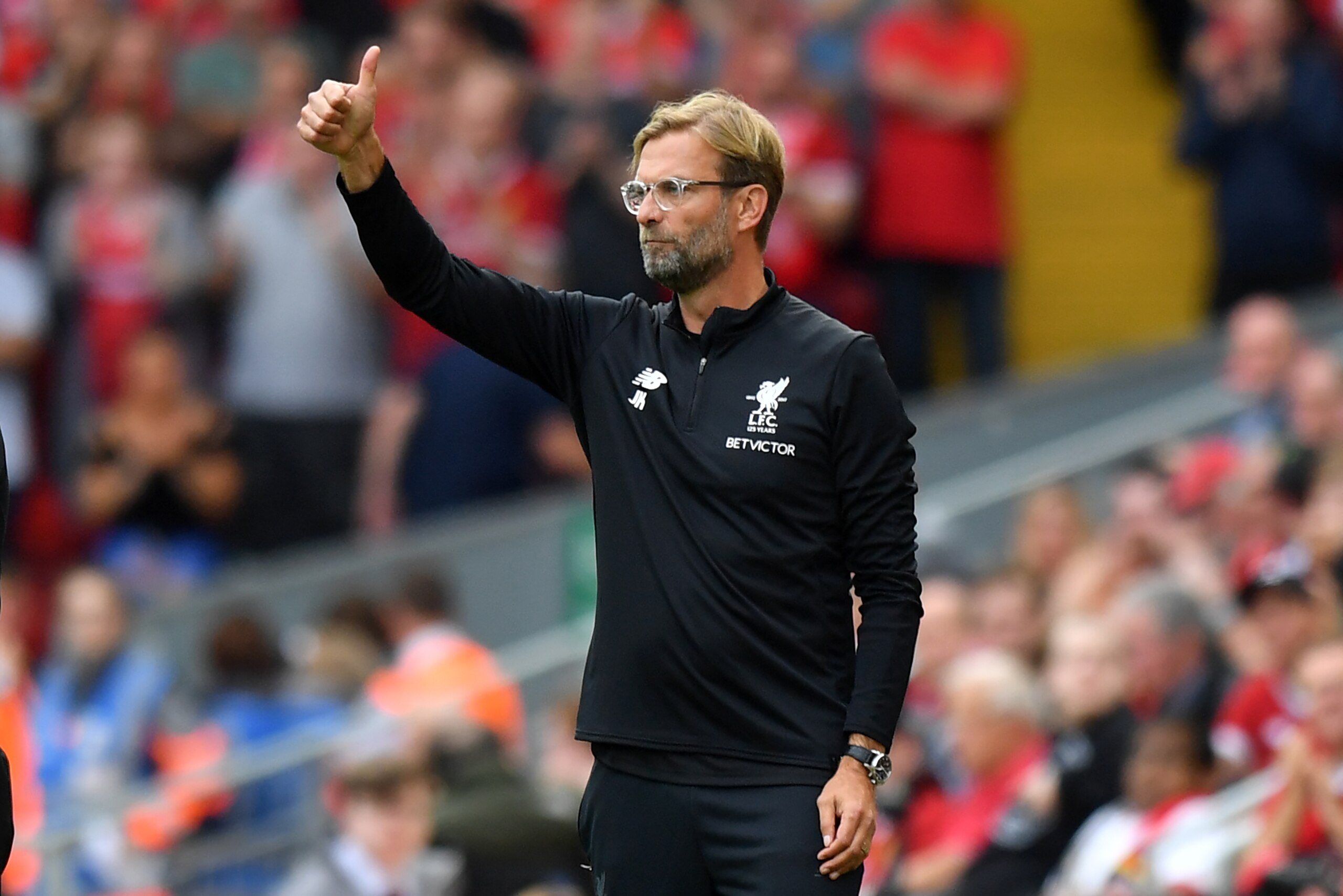 Liverpool's German manager Jurgen Klopp gestures on the touchline during the English Premier League football match between Liverpool and Arsenal at Anfield in Liverpool, north west England on August 27, 2017. / AFP PHOTO / Anthony Devlin / RESTRICTED TO E