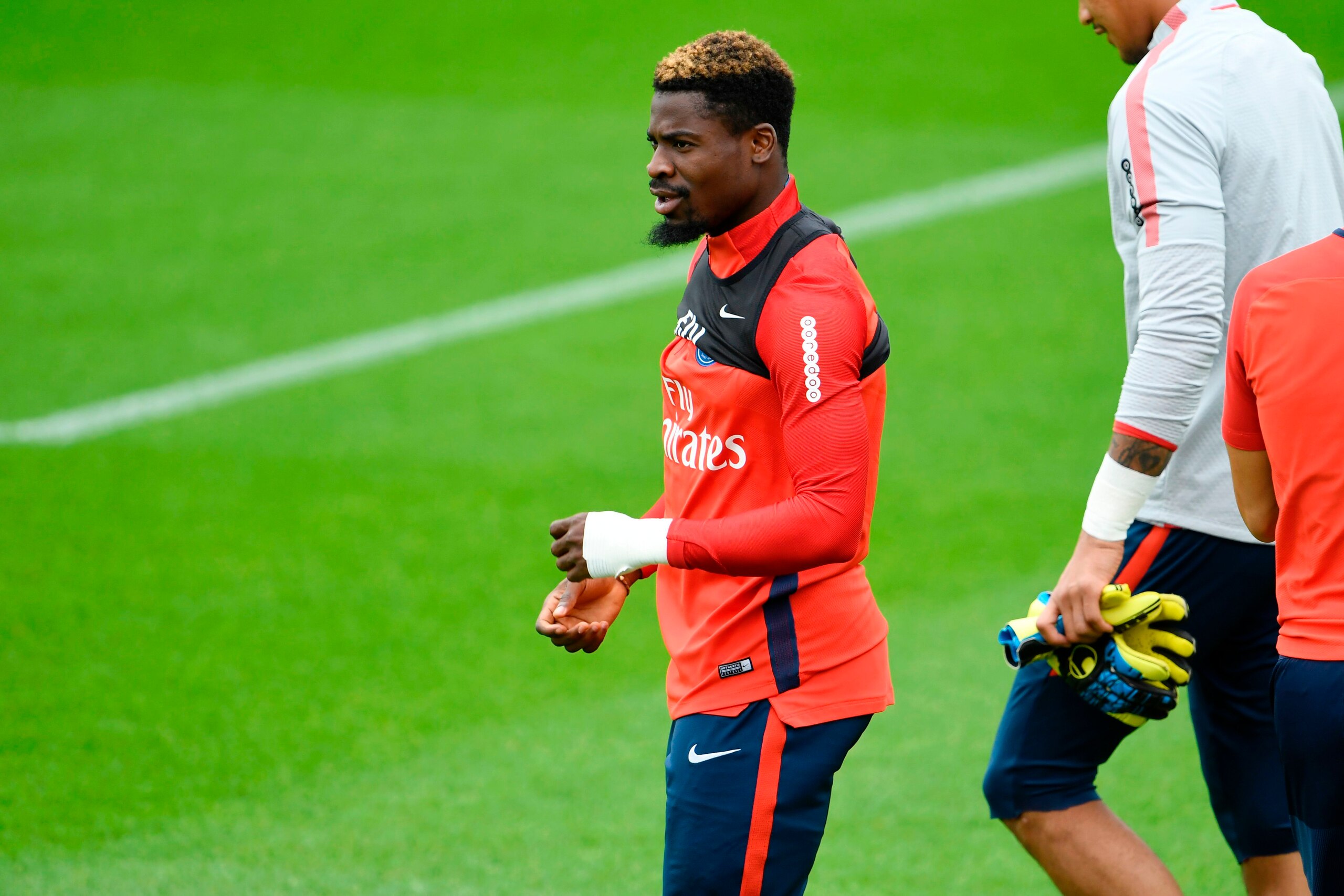Paris Saint-Germain's Ivorian defender Serge Aurier takes part in a training session at the Camp des Loges in Saint-Germain-en-Laye, near Paris, on August 18, 2017.  / AFP PHOTO / bertrand GUAY        (Photo credit should read BERTRAND GUAY/AFP/Getty Imag