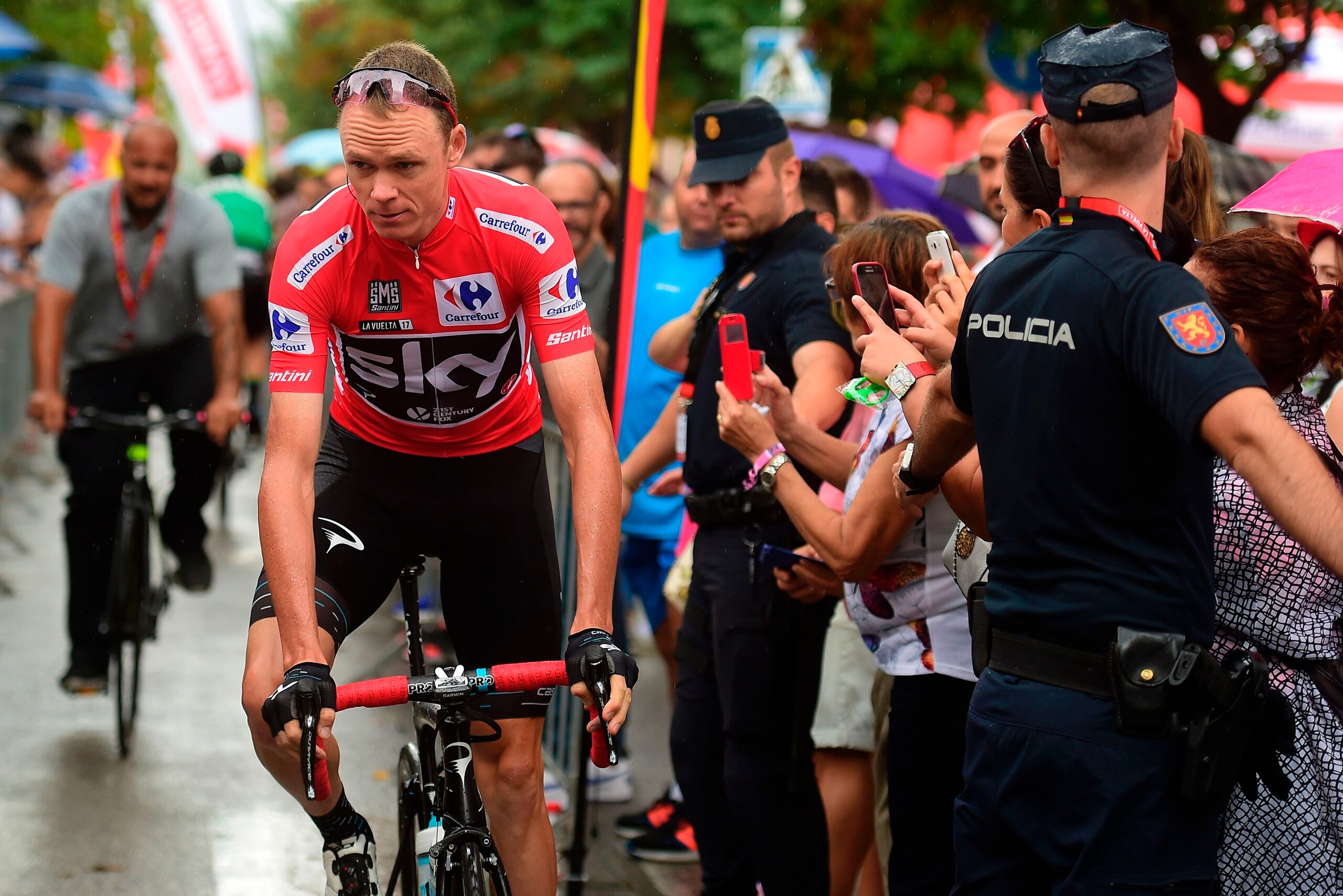 Sky's British cyclist Chris Froome rides before the 10th stage of the 72nd edition of 'La Vuelta' Tour of Spain cycling race, a 164,8 km route between Caravaca to Alhama de Murcia, on August 29, 2017. / AFP PHOTO / JOSE JORDAN        (Photo credit should 