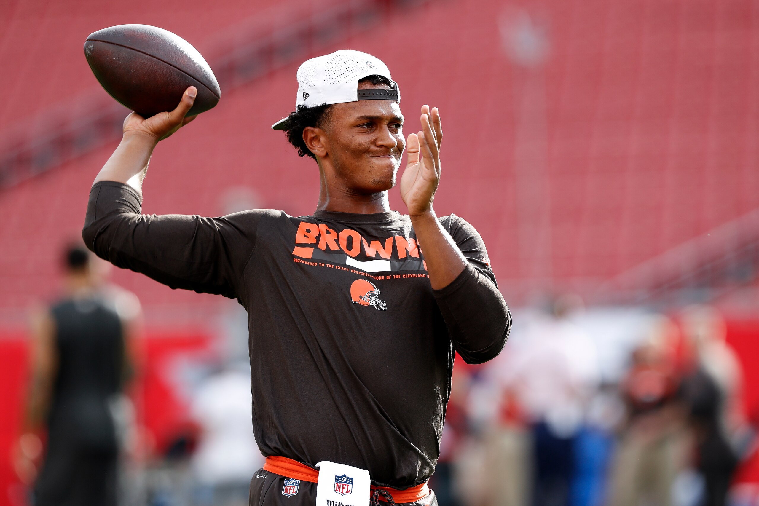 TAMPA, FL - AUGUST 26: Quarterback DeShone Kizer #7 of the Cleveland Browns warms up before the game against the Tampa Bay Buccaneers at Raymond James Stadium on August 26, 2017 in Tampa, Florida. The Browns defeated the Buccaneers 13 to 9. (Photo by Don 