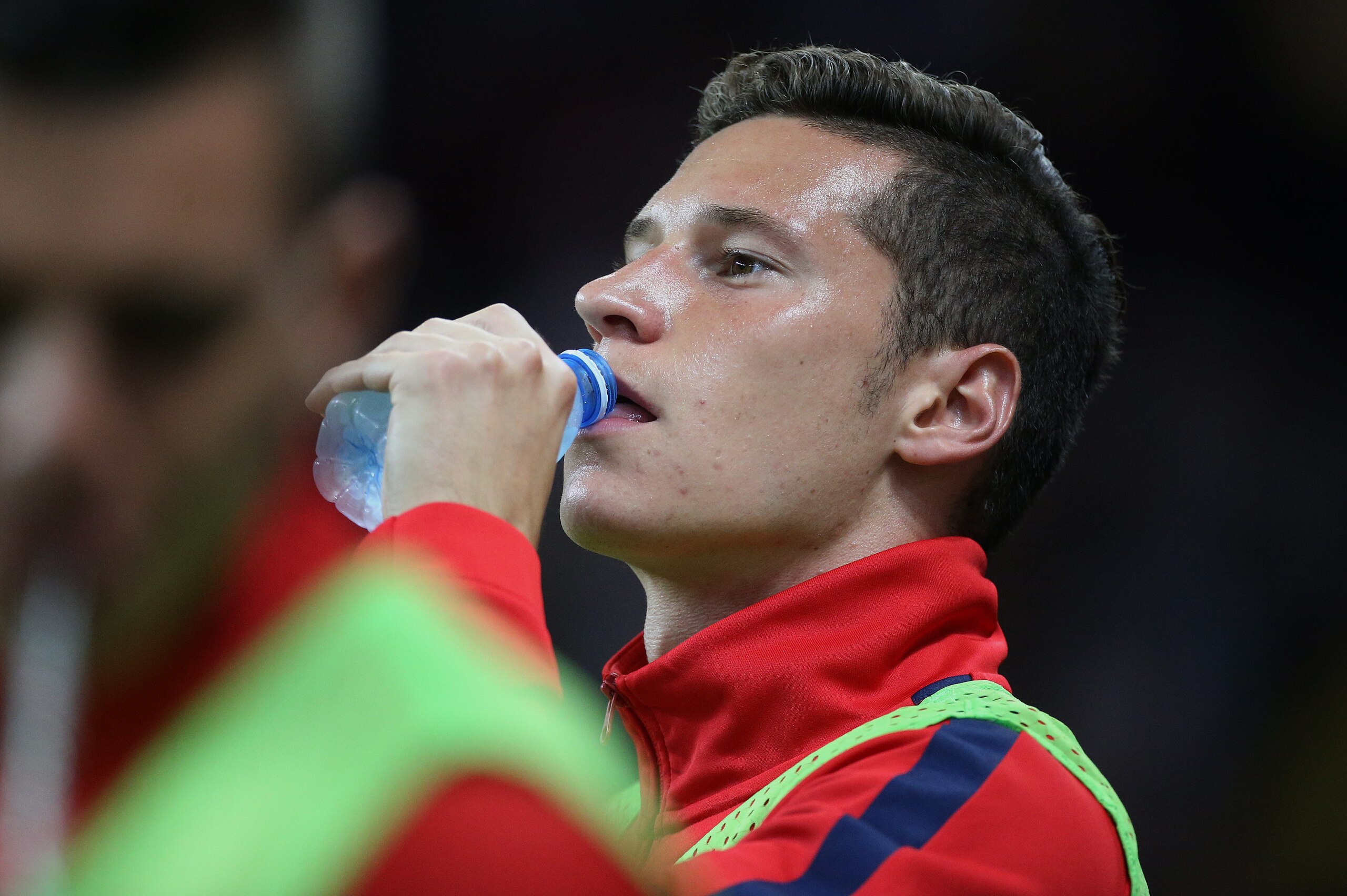 PARIS, FRANCE - AUGUST 25: Julian Draxler of PSG warms up during the French Ligue 1 match between Paris Saint Germain (PSG) and AS Saint-Etienne (ASSE) at Parc des Princes on August 25, 2017 in Paris, France. (Photo by Jean Catuffe/Getty Images)
