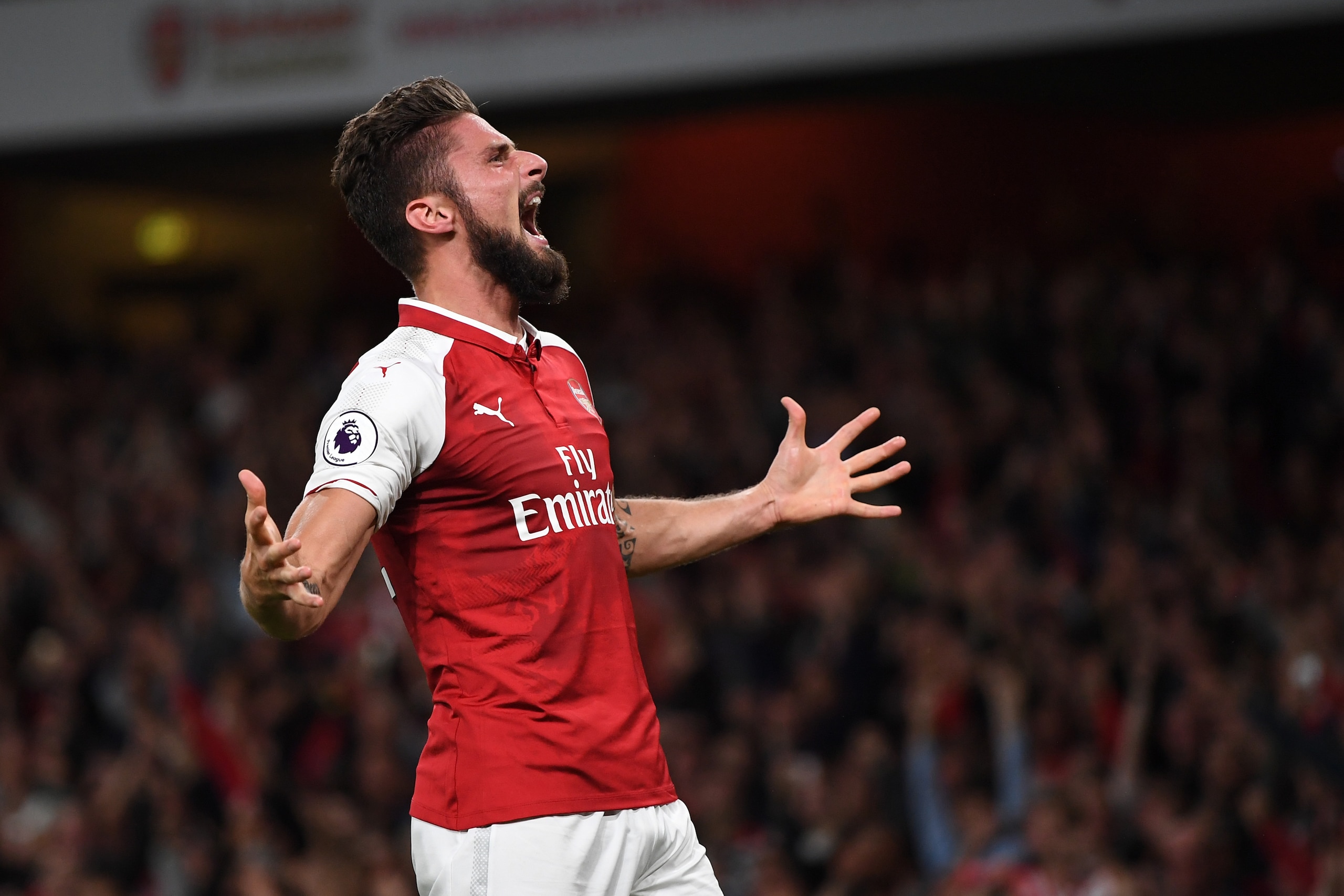 LONDON, ENGLAND - AUGUST 11:  Olivier Giroud of Arsenal celebrates after scoring his team's fourth goal during the Premier League match between Arsenal and Leicester City at the Emirates Stadium on August 11, 2017 in London, England.  (Photo by Shaun Bott