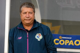 TAMPA, FL - JULY 12:  Head coach Hernan Dario Gomez of Panama watches against Nicaragua during the first half of the CONCACAF Group B match at Raymond James Stadium on July 12, 2017 in Tampa, Florida. (Photo by Mike Carlson/Getty Images)