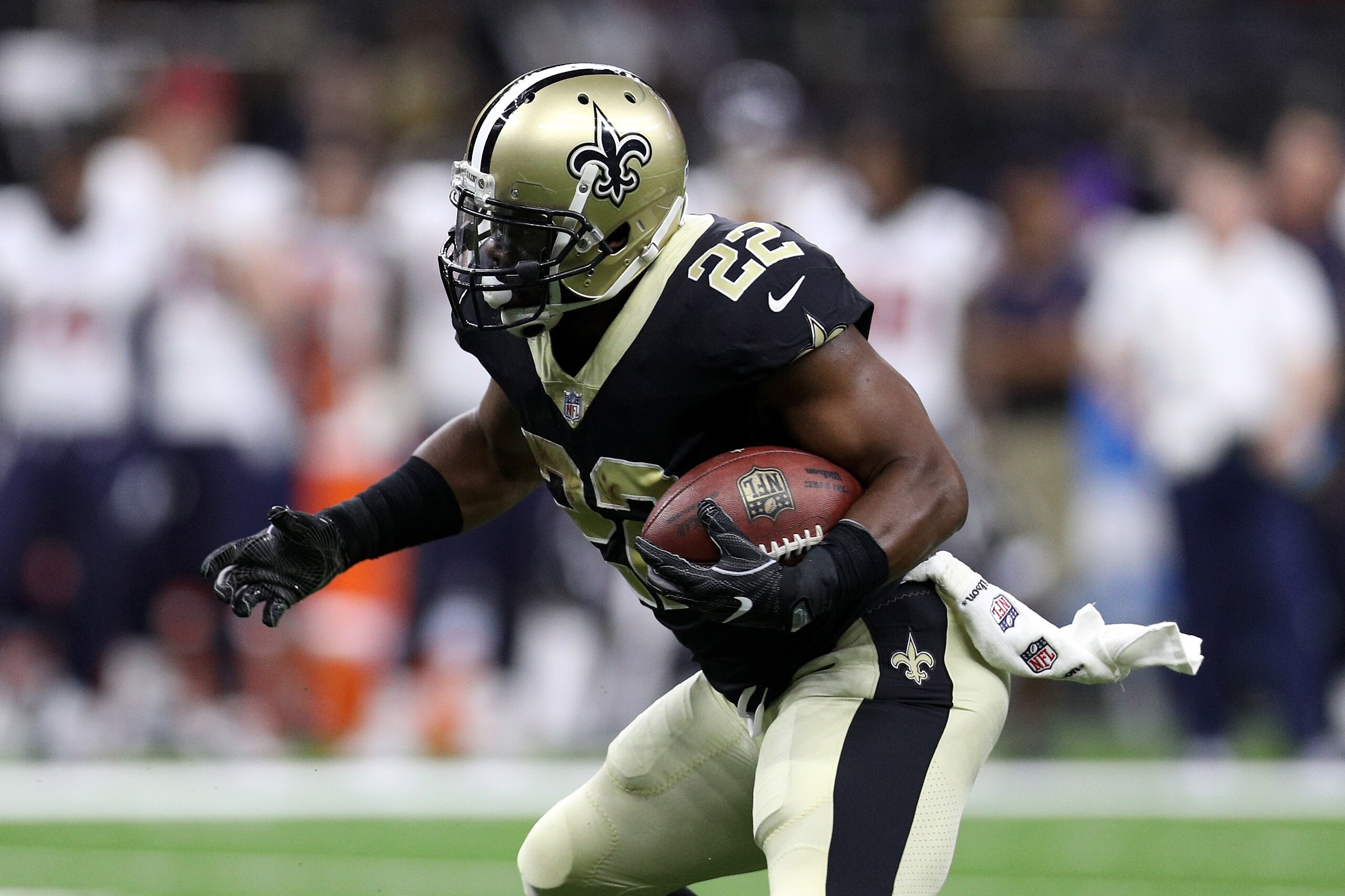 NEW ORLEANS, LA - AUGUST 26:   Mark Ingram #22 of the New Orleans Saints runs with the ball against the Houston Texans at Mercedes-Benz Superdome on August 26, 2017 in New Orleans, Louisiana.  (Photo by Chris Graythen/Getty Images)