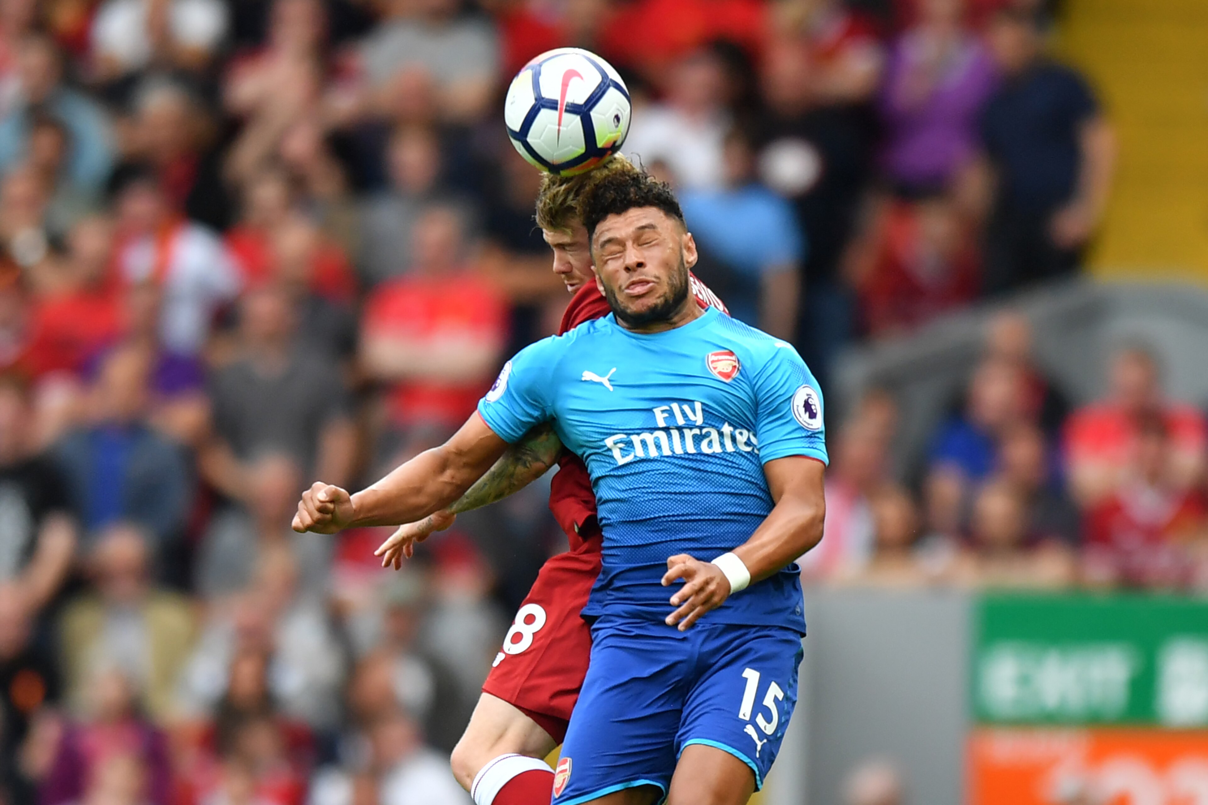 Arsenal's English midfielder Alex Oxlade-Chamberlain (R) vies with Liverpool's Spanish defender Alberto Moreno during the English Premier League football match between Liverpool and Arsenal at Anfield in Liverpool, north west England on August 27, 2017. / Arsenal's English midfielder Alex Oxlade-Chamberlain (R) vies with Liverpool's Spanish defender Alberto Moreno during the English Premier League football match between Liverpool and Arsenal at Anfield in Liverpool, north west England on August 27, 2017. /