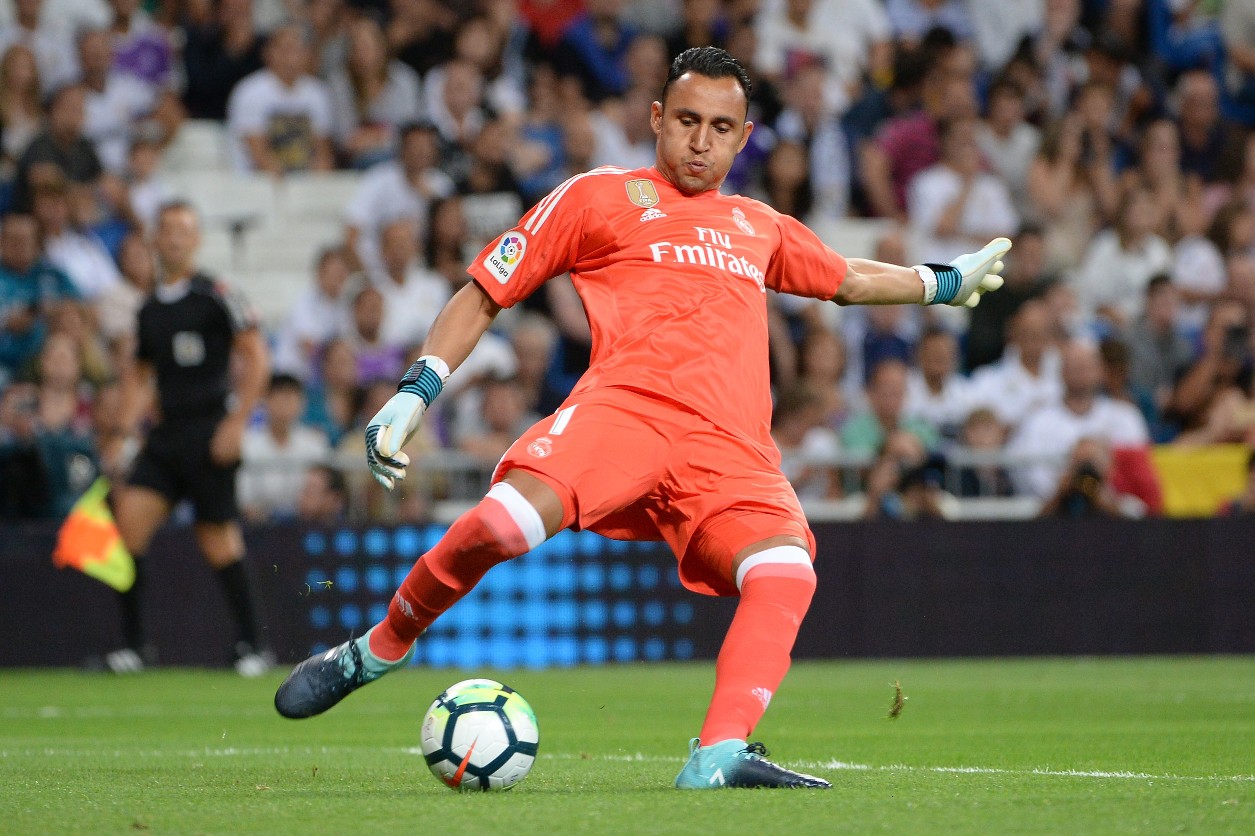 MADRID, SPAIN - AUGUST 27: Keylor Navas, #1 of Real Madrid during the La Liga match between Real Madrid CF v Valencia at Santiago Bernabeu on August 27, 2017 in Madrid, Spain. (Photo by Sonia Canada/Getty Images) MADRID, SPAIN - AUGUST 27: Keylor Navas, #1 of Real Madrid during the La Liga match between Real Madrid CF v Valencia at Santiago Bernabeu on August 27, 2017 in Madrid, Spain. (Photo by Sonia Canada/Getty Images)