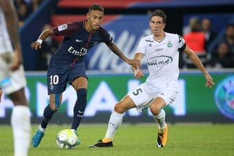 PARIS, FRANCE - AUGUST 25: Neymar Jr of PSG and Vincent Pajot of Saint-Etienne during the French Ligue 1 match between Paris Saint Germain (PSG) and AS Saint-Etienne (ASSE) at Parc des Princes on August 25, 2017 in Paris, France. (Photo by Jean Catuffe/Ge
