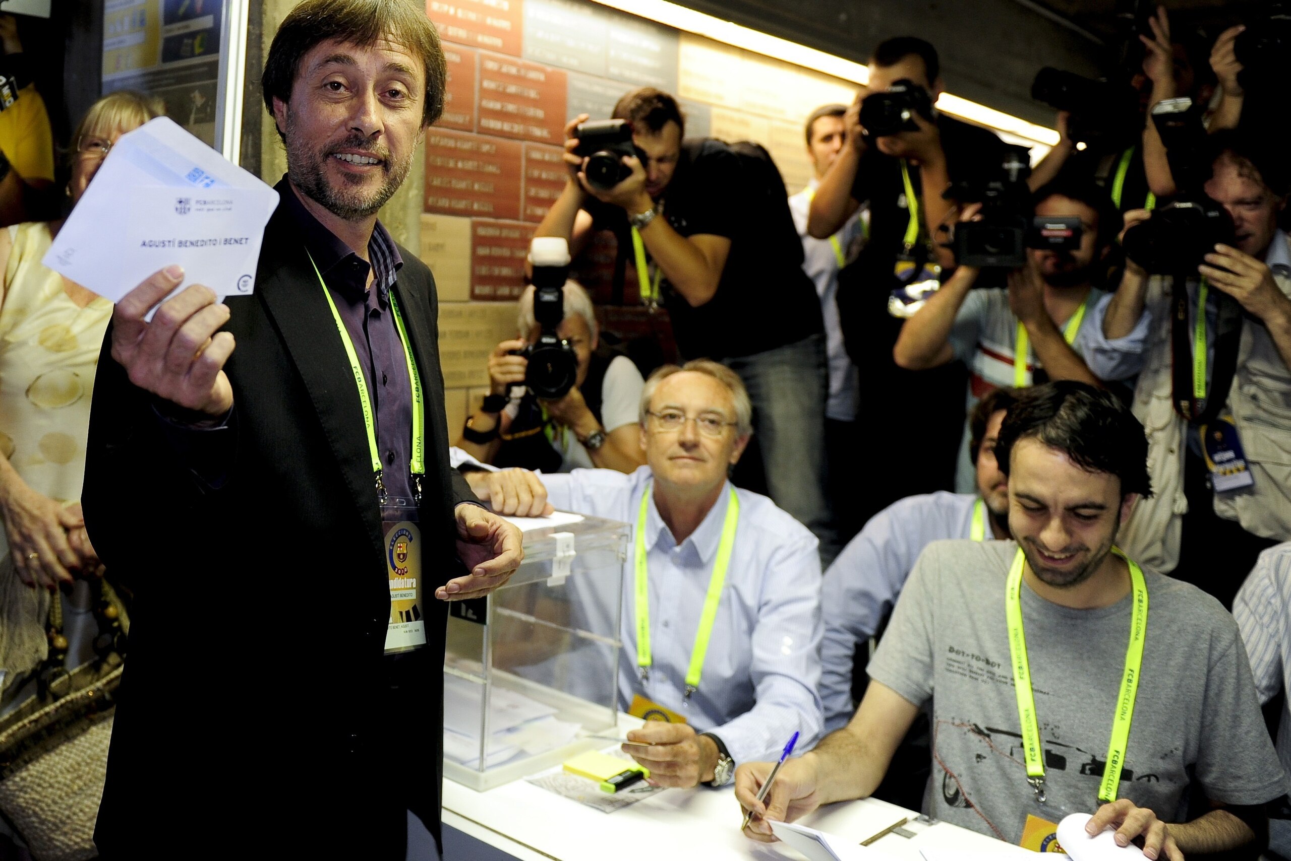 Agusti Benedito, candidate for chairman of Spanish and European champions Barcelona, votes in Barcelona on June 13, 2010 in an election to replace outgoing chairman Joan Laporta who can no longer stand for election after holding the position since 2003. A
