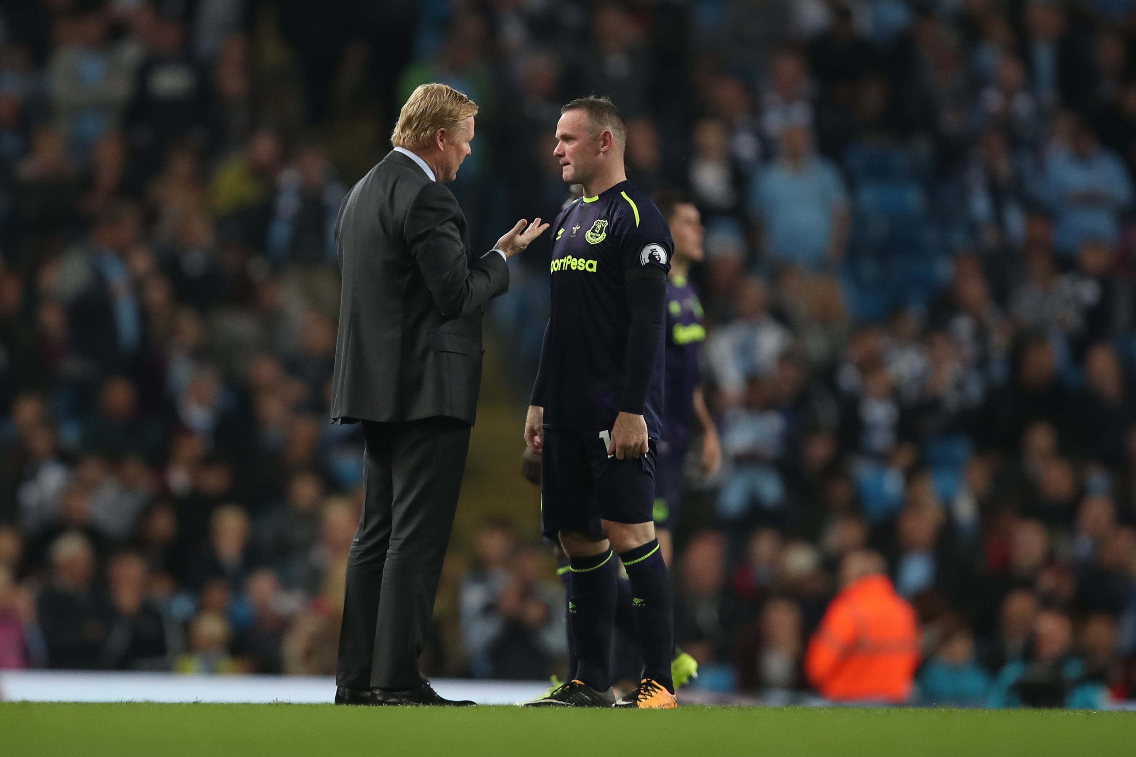 MANCHESTER, ENGLAND - AUGUST 21: Ronald Koeman head coach / manager of Everton speaks to Wayne Rooney of Everton during the Premier League match between Manchester City and Everton at Etihad Stadium on August 21, 2017 in Manchester, England. (Photo by Rob MANCHESTER, ENGLAND - AUGUST 21: Ronald Koeman head coach / manager of Everton speaks to Wayne Rooney of Everton during the Premier League match between Manchester City and Everton at Etihad Stadium on August 21, 2017 in Manchester, England. (Photo by Rob