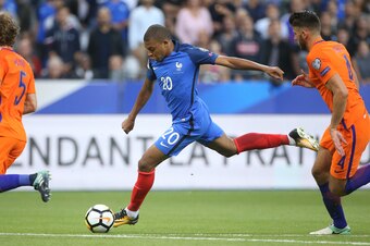 PARIS, FRANCE - AUGUST 31: Kylian Mbappe of France during the FIFA 2018 World Cup Qualifier between France and the Netherlands at Stade de France on August 31, 2017 in Saint-Denis near Paris, France. (Photo by Jean Catuffe/Getty Images)