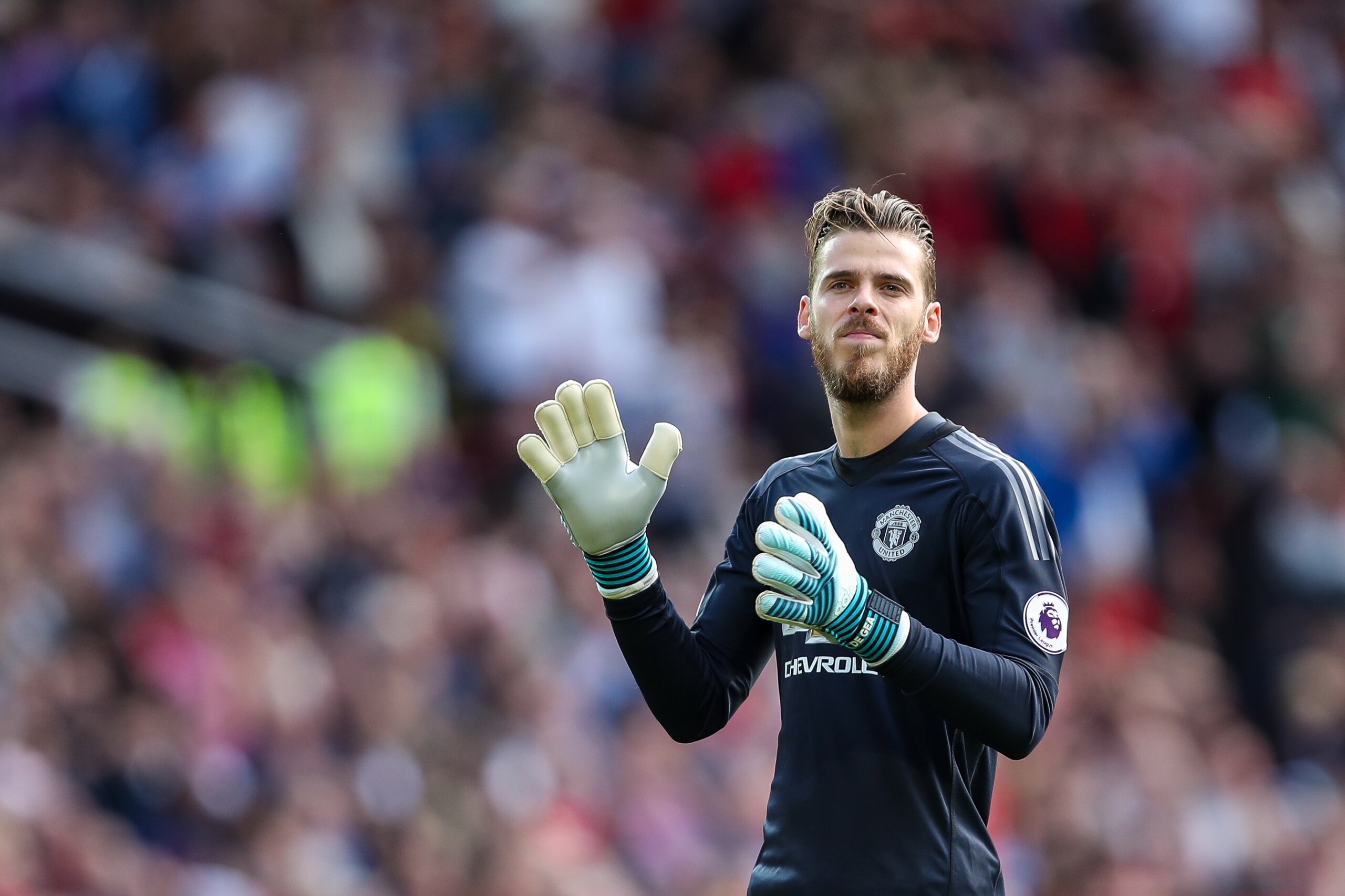 MANCHESTER, ENGLAND - AUGUST 26: David de Gea of Manchester United reacts during the Premier League match between Manchester United and Leicester City at Old Trafford on August 26, 2017 in Manchester, England. (Photo by Robbie Jay Barratt - AMA/Getty Imag MANCHESTER, ENGLAND - AUGUST 26: David de Gea of Manchester United reacts during the Premier League match between Manchester United and Leicester City at Old Trafford on August 26, 2017 in Manchester, England. (Photo by Robbie Jay Barratt - AMA/Getty Imag