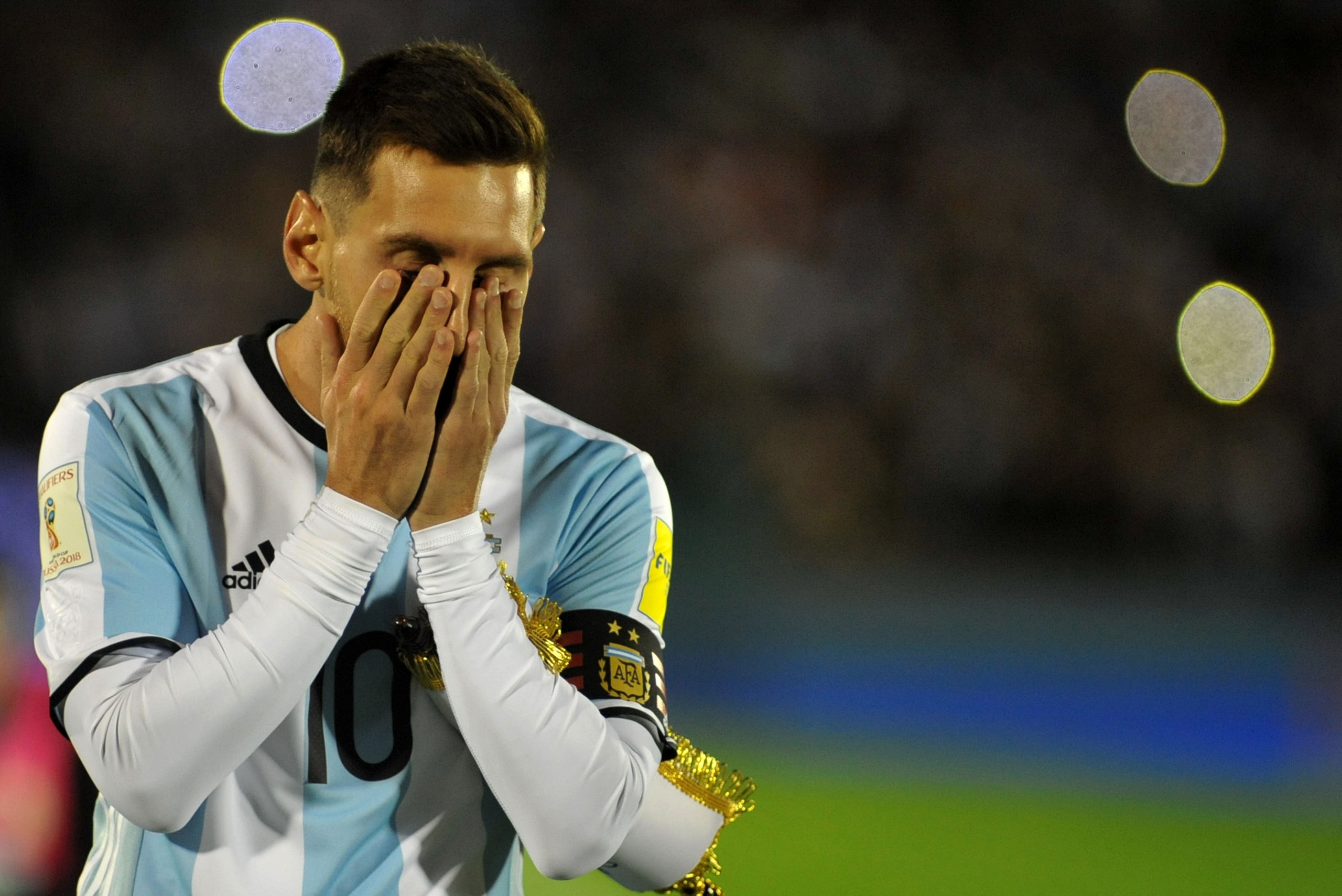 TOPSHOT - Argentina's Lionel Messi gestures at the end of the 2018 World Cup qualifier football match against Uruguay in Montevideo, on August 31, 2017.
The match ended 0-0. / AFP PHOTO / DANTE FERNANDEZ (Photo credit should read DANTE FERNANDEZ/AF TOPSHOT - Argentina's Lionel Messi gestures at the end of the 2018 World Cup qualifier football match against Uruguay in Montevideo, on August 31, 2017.
The match ended 0-0. / AFP PHOTO / DANTE FERNANDEZ (Photo credit should read DANTE FERNANDEZ/AF