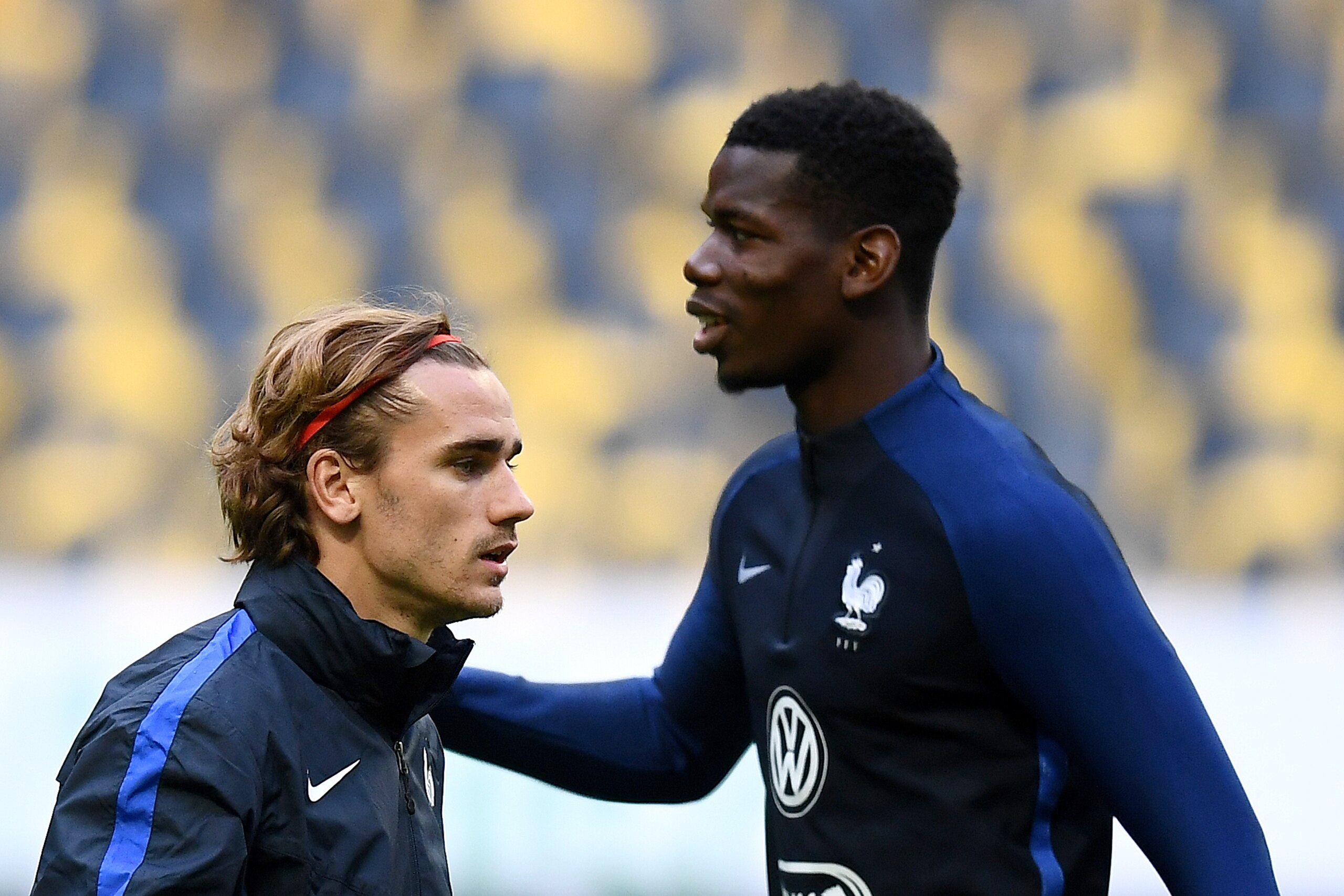 France's midfielder Paul Pogba (R) and France's forward Antoine Griezmann attend in a training session at the Friends Arena in Solna on June 8, 2017, on the eve of the FIFA World Cup 2018 qualifying football match Sweden.  / AFP PHOTO / FRANCK FIFE       