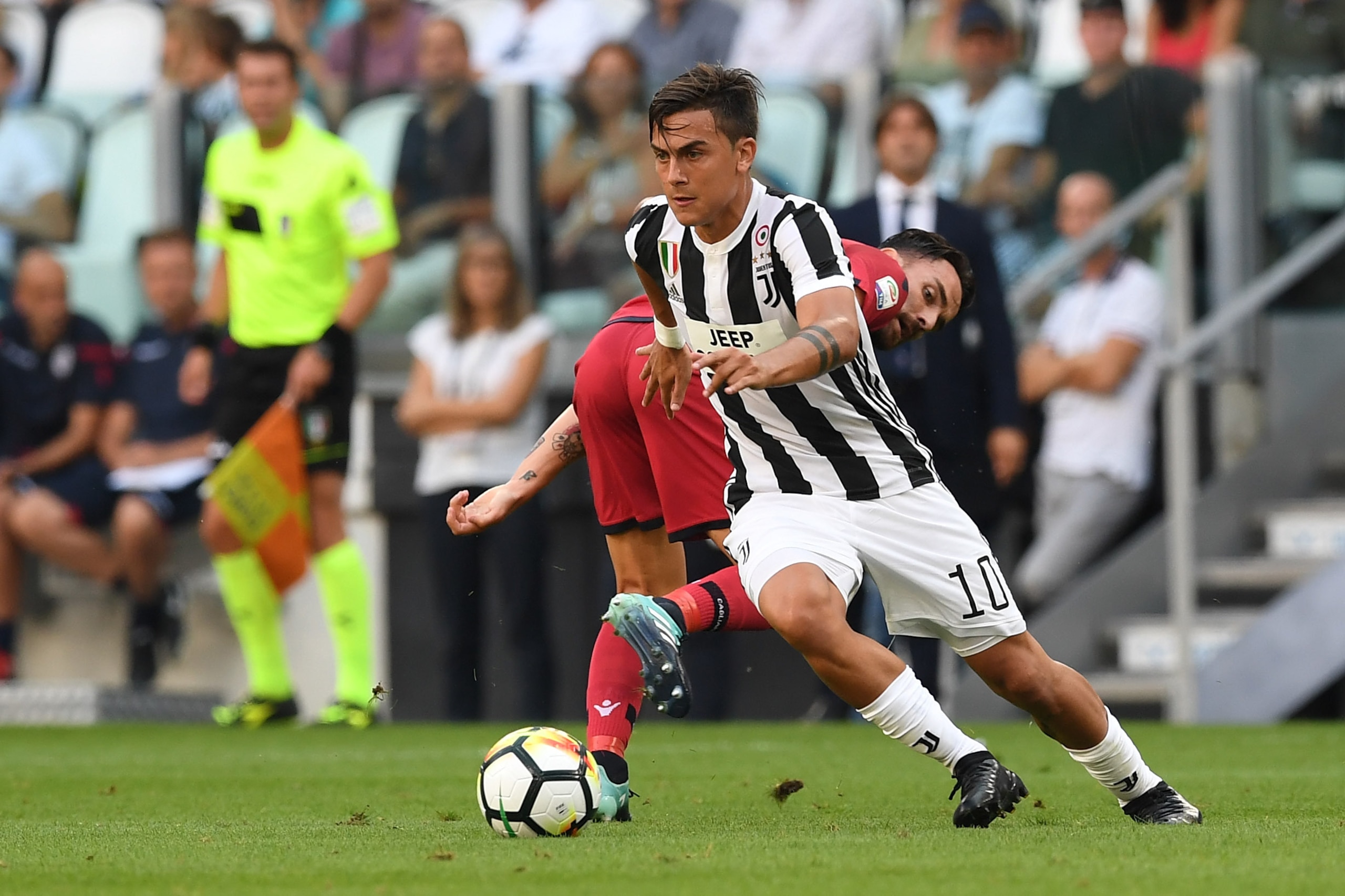 TURIN, ITALY - AUGUST 19:  Paulo Dybala of Juventus in action during the Serie A match between Juventus and Cagliari Calcio at Allianz Stadium on August 19, 2017 in Turin, Italy.  (Photo by Getty Images - Juventus FC/Getty Images)