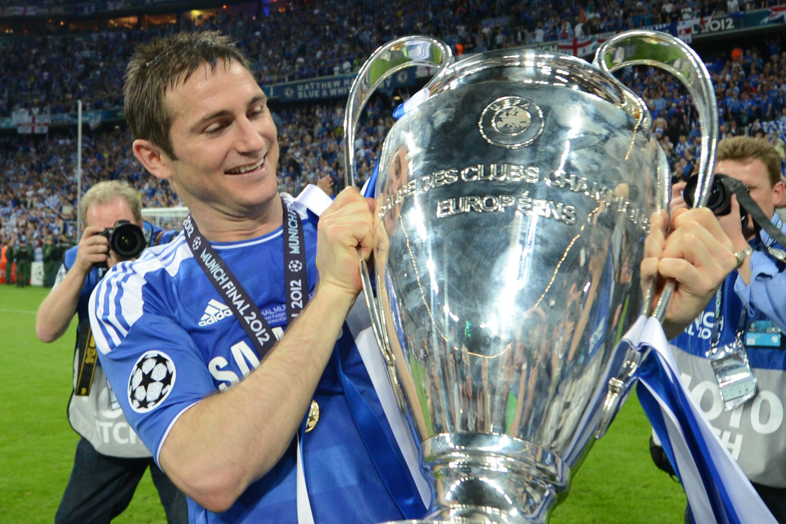 : Chelsea's British midfielder Frank Lampard holds the trophy after the UEFA Champions League final football match between FC Bayern Muenchen and Chelsea FC on May 19, 2012 at the Fussball Arena stadium in Munich. Chelsea won 4-3 in the penalty phase.  AF