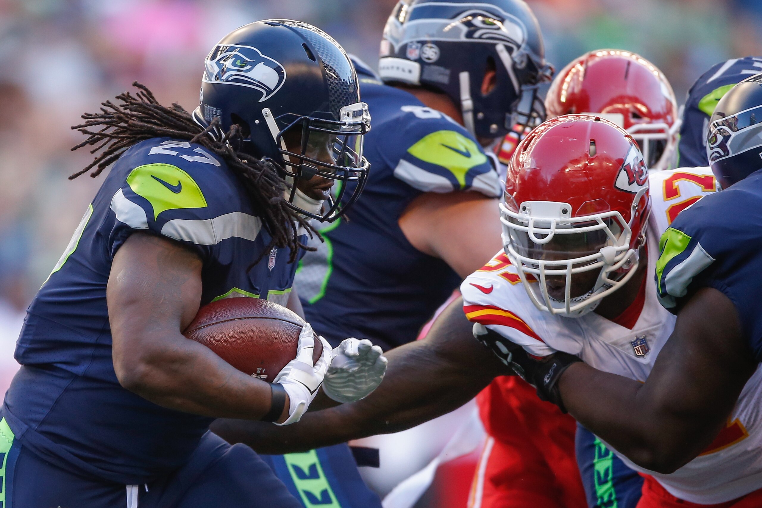 SEATTLE, WA - AUGUST 25: Running back Eddie Lacy #27 of the Seattle Seahawks rushes against the Kansas City Chiefs at CenturyLink Field on August 25, 2017 in Seattle, Washington. (Photo by Otto Greule Jr/Getty Images)