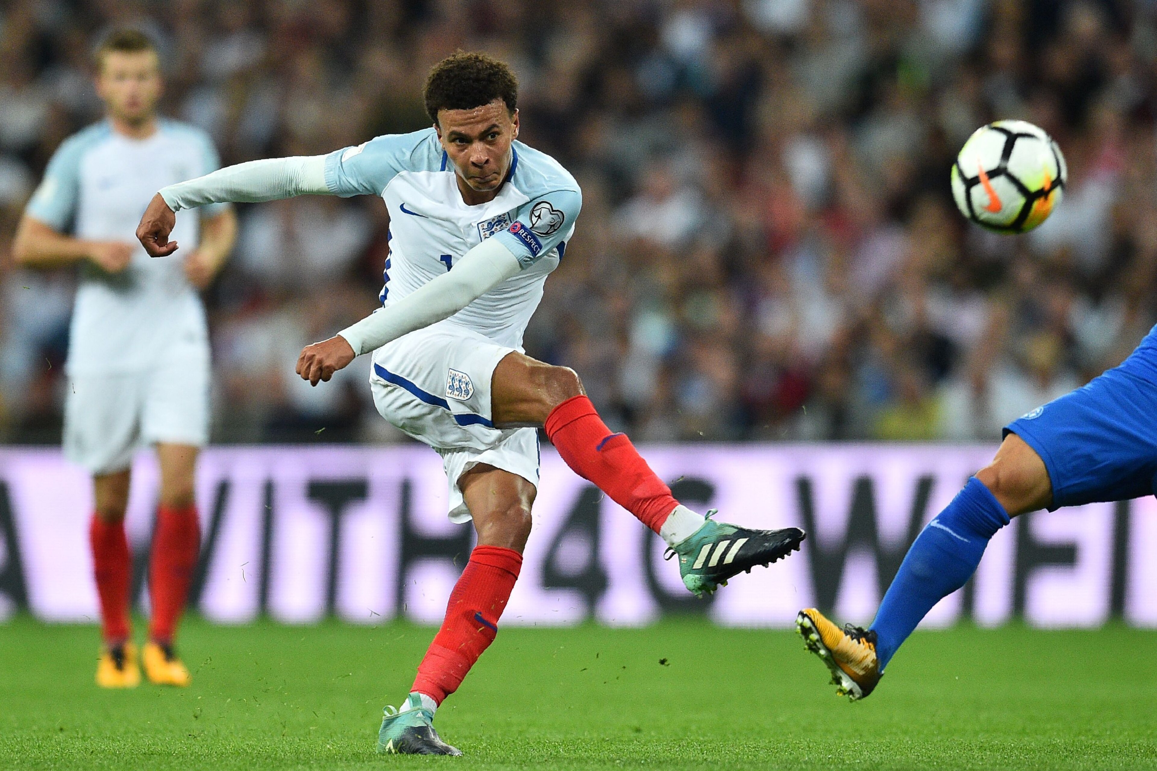 England's midfielder Dele Alli has an unsuccessful shot during the World Cup 2018 qualification football match between England and Slovakia at Wembley Stadium in London on September 4, 2017.  / AFP PHOTO / Glyn KIRK / NOT FOR MARKETING OR ADVERTISING USE 