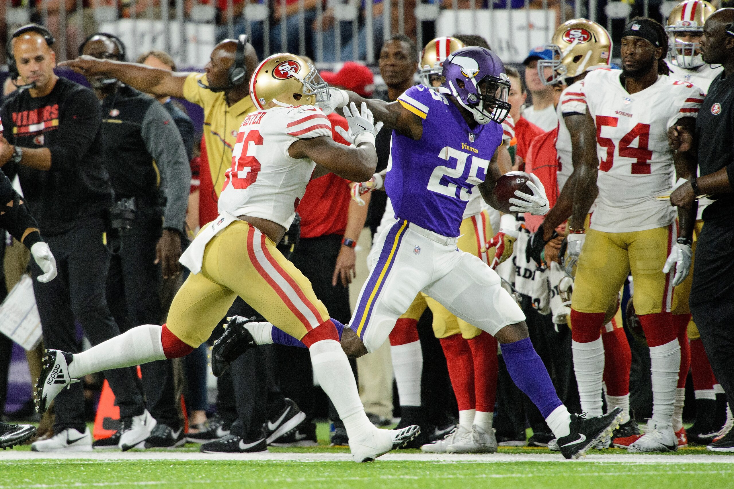 MINNEAPOLIS, MN - AUGUST 27: Latavius Murray #25 of the Minnesota Vikings carries the ball against Reuben Foster #56 of the San Francisco 49ers in the preseason game on August 27, 2017 at U.S. Bank Stadium in Minneapolis, Minnesota. The Vikings defeated t