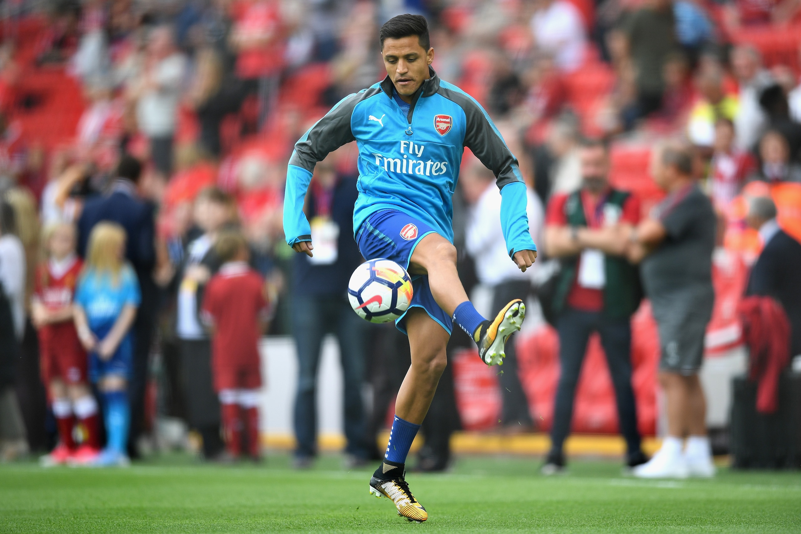 LIVERPOOL, ENGLAND - AUGUST 27: Alexis Sanchez of Arsenal warms up prior to the Premier League match between Liverpool and Arsenal at Anfield on August 27, 2017 in Liverpool, England. (Photo by Michael Regan/Getty Images) LIVERPOOL, ENGLAND - AUGUST 27: Alexis Sanchez of Arsenal warms up prior to the Premier League match between Liverpool and Arsenal at Anfield on August 27, 2017 in Liverpool, England. (Photo by Michael Regan/Getty Images)