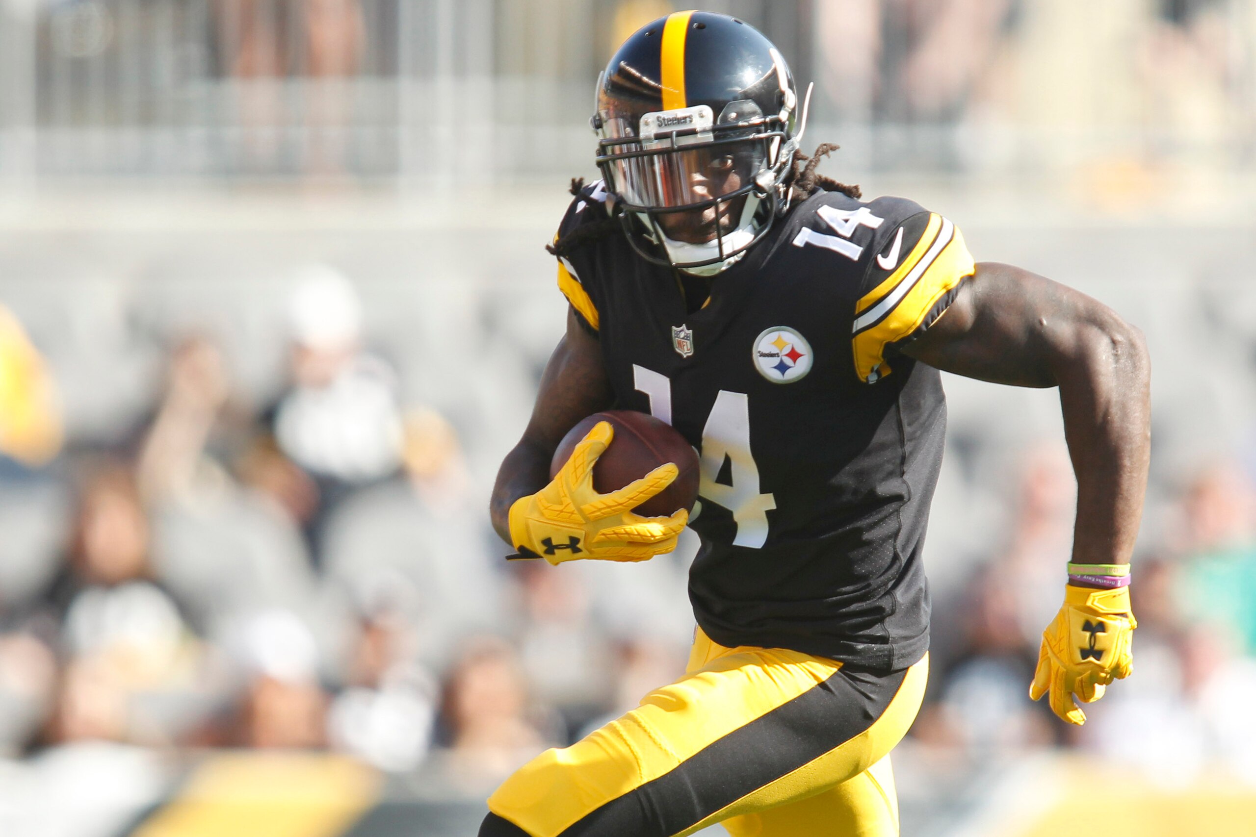 Aug 20, 2017; Pittsburgh, PA, USA; Pittsburgh Steelers wide receiver Sammie Coates (14) runs after a catch against the Atlanta Falcons during the second quarter at Heinz Field. Mandatory Credit: Charles LeClaire-USA TODAY Sports