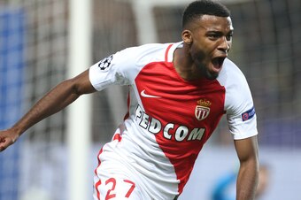 MONACO, MONACO - NOVEMBER 22: Thomas Lemar of Monaco celebrates his goal during the UEFA Champions League match between AS Monaco FC and Tottenham Hotspur FC at Stade Louis II on November 22, 2016 in Monaco. (Photo by Jean Catuffe/Getty Images)
