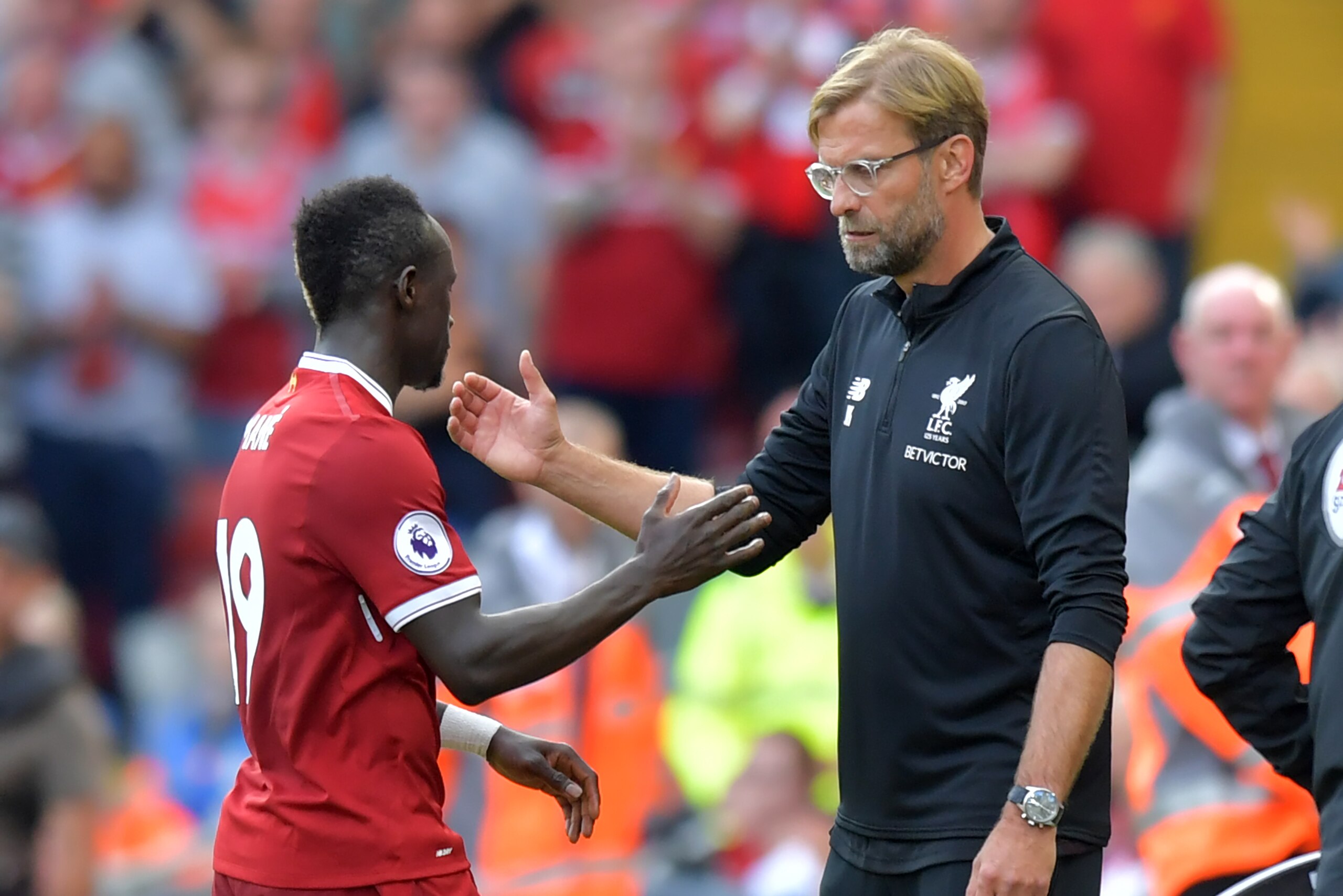 Liverpool's German manager Jurgen Klopp shakes hands with Liverpool's Senegalese midfielder Sadio Mane (L) as he leaves the pitch, substituted during the English Premier League football match between Liverpool and Arsenal at Anfield in Liverpool, north we