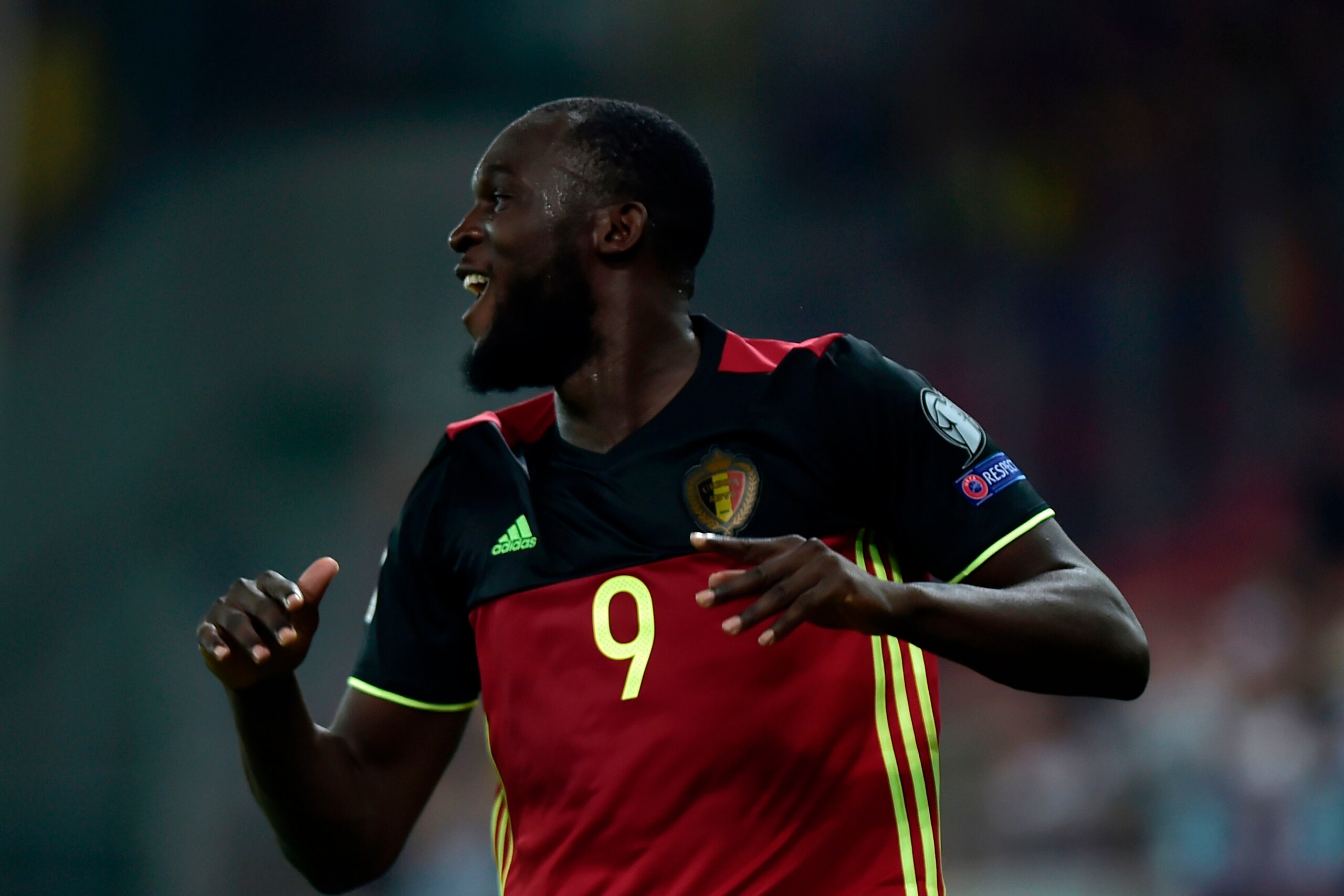 Belgium's Romelu Lukaku (C) celebrates after scoring during their Group H 2018 FIFA World Cup qualifying football match between Greece and Belgium at The Georgios Karaiskakis Stadium in Piraeus near Athens on September 3, 2017. / AFP PHOTO / LOUISA GOULIA