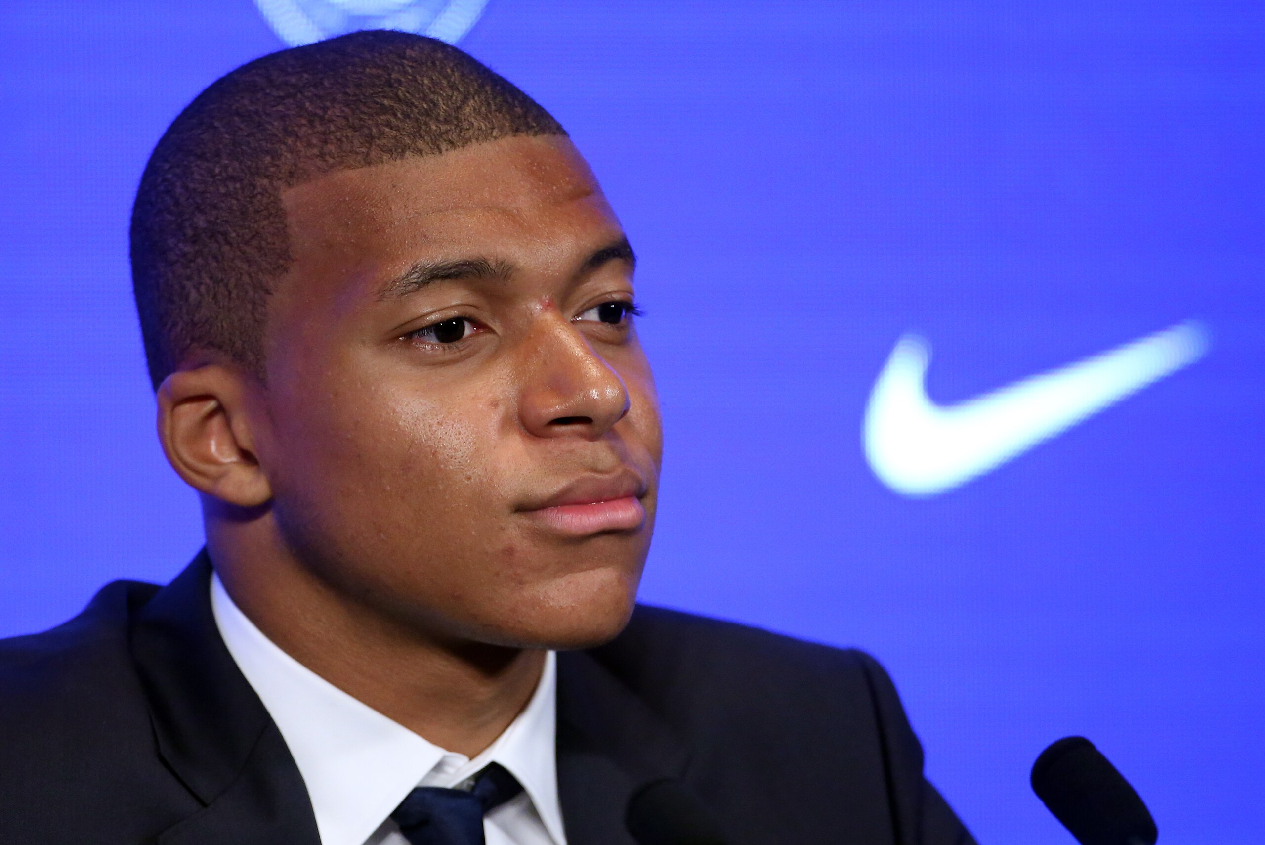 PARIS, FRANCE - SEPTEMBER 6: Kylian Mbappe is presented as new player of Paris Saint Germain by President of PSG Nasser Al Khelaifi at Parc des Princes on September 6, 2017 in Paris, France. (Photo by Jean Catuffe/Getty Images)