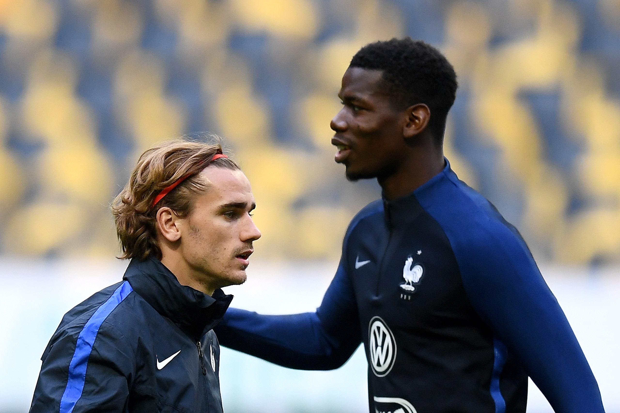 France's midfielder Paul Pogba (R) and France's forward Antoine Griezmann attend in a training session at the Friends Arena in Solna on June 8, 2017, on the eve of the FIFA World Cup 2018 qualifying football match Sweden.  / AFP PHOTO / FRANCK FIFE       