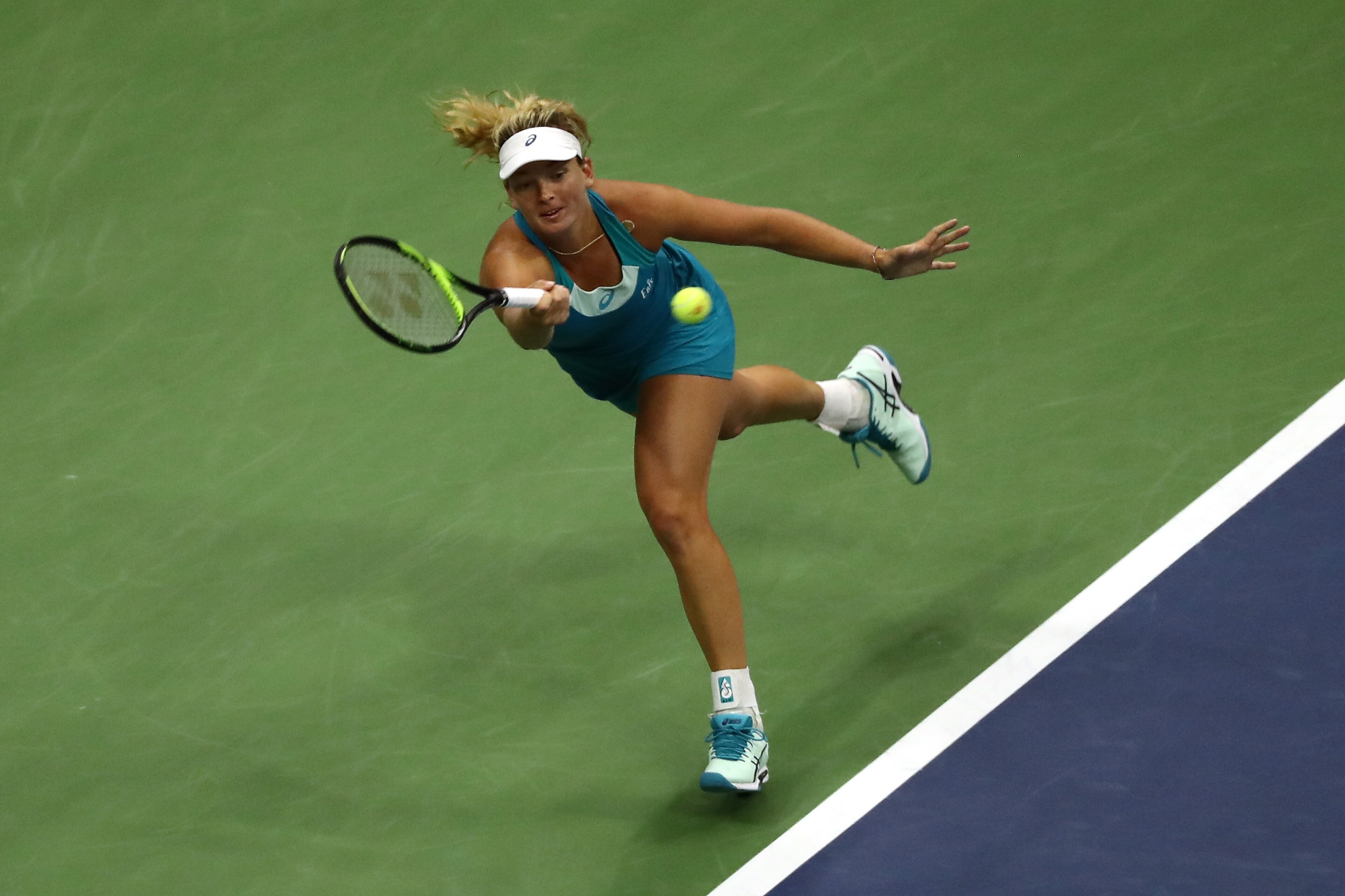 NEW YORK, NY - SEPTEMBER 06:  CoCo Vandeweghe of the United States returns a shot against Karolina Pliskova of Czech Republic during their Women's Singles Quarterfinal match on Day Ten of the 2017 US Open at the USTA Billie Jean King National Tennis Cente